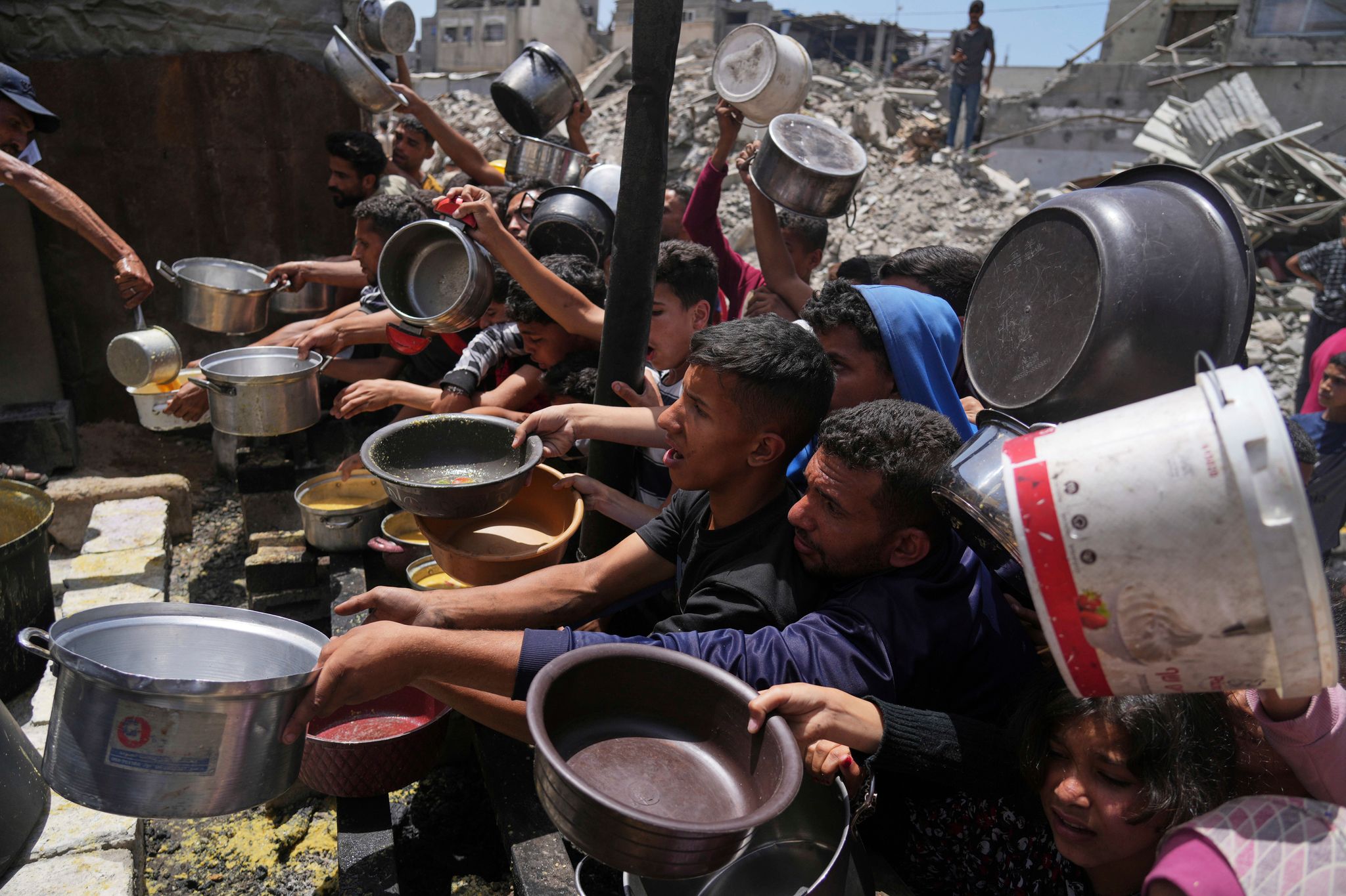 Gaza-Stiftung verteilt erste Hilfen – Hamas fordert Boykott