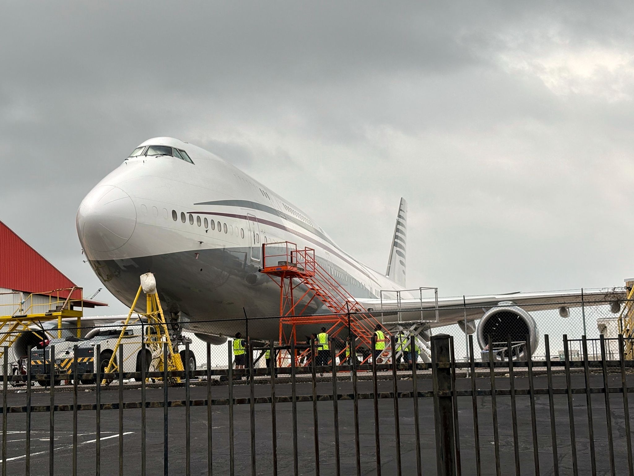 USA nehmen geschenkten Jumbojet von Katar offiziell an