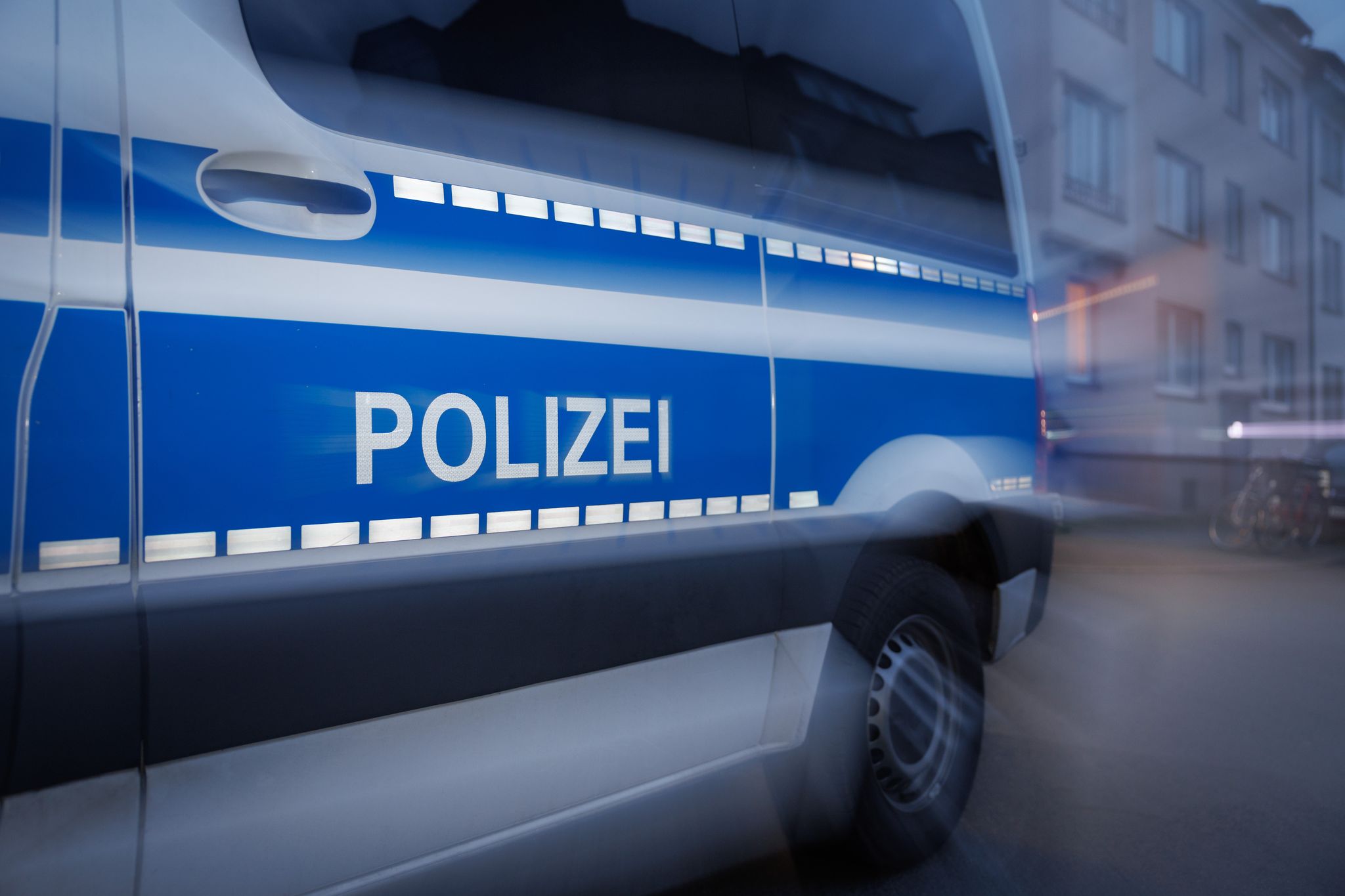 Mann verletzt mehrere Menschen in Bielefeld – Fahndung läuft