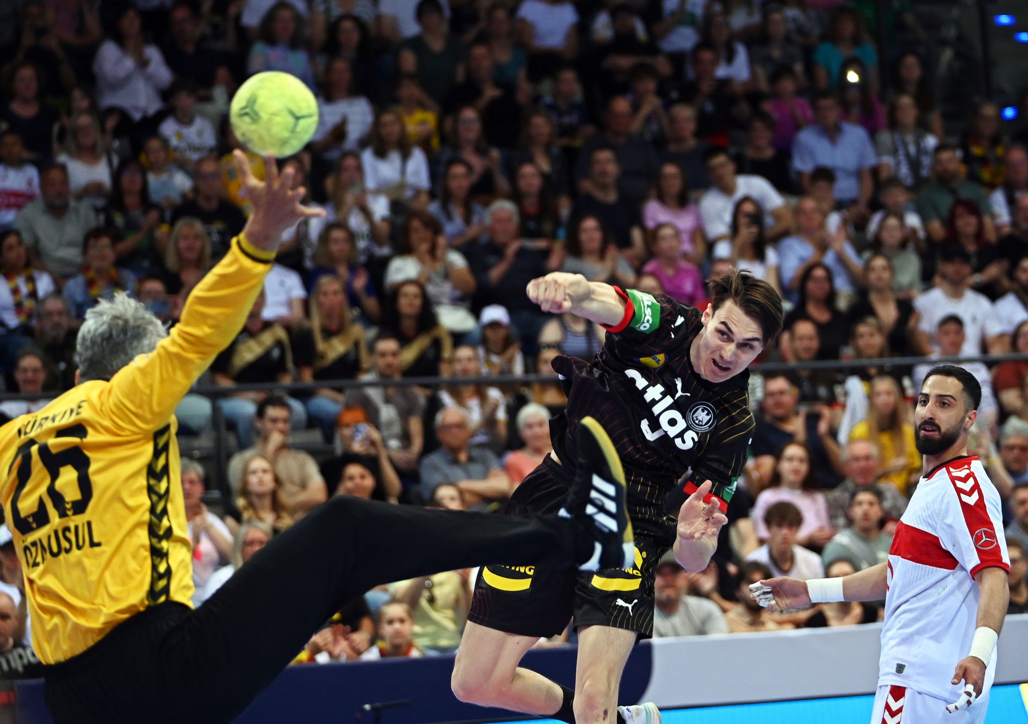Deutschlands Handballer feiern Torfestival gegen Türkei,Überlegenheit und Spielfreude führen zu Kantersieg in EM-Qualifikation.