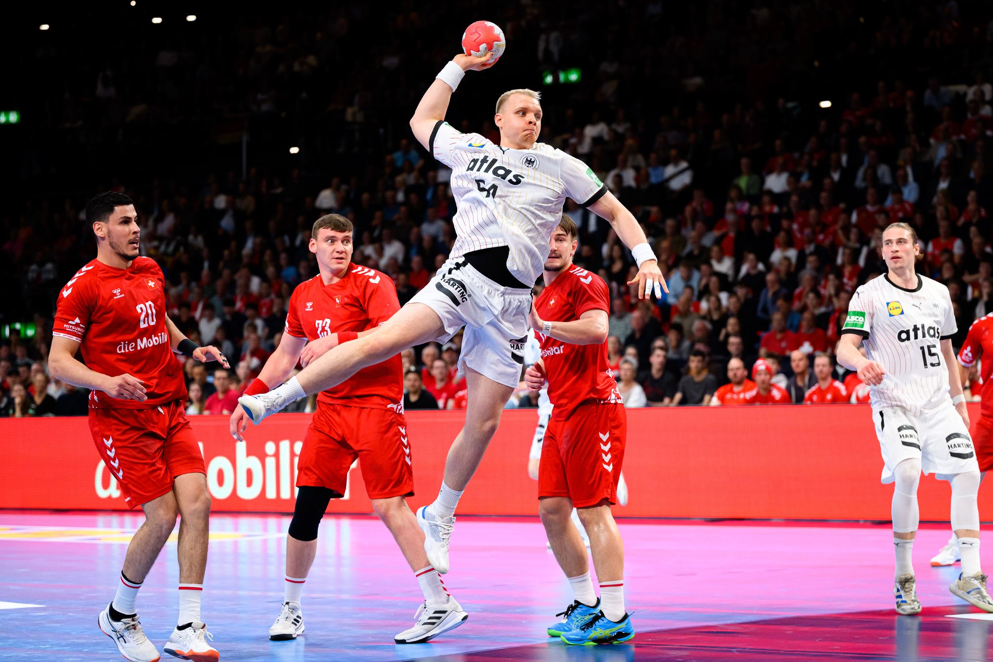 Deutschlands Handballer trotzen Niederlage ab
