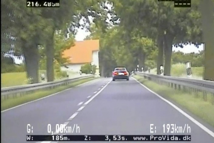 Friedland: Raser mit Kind im Auto