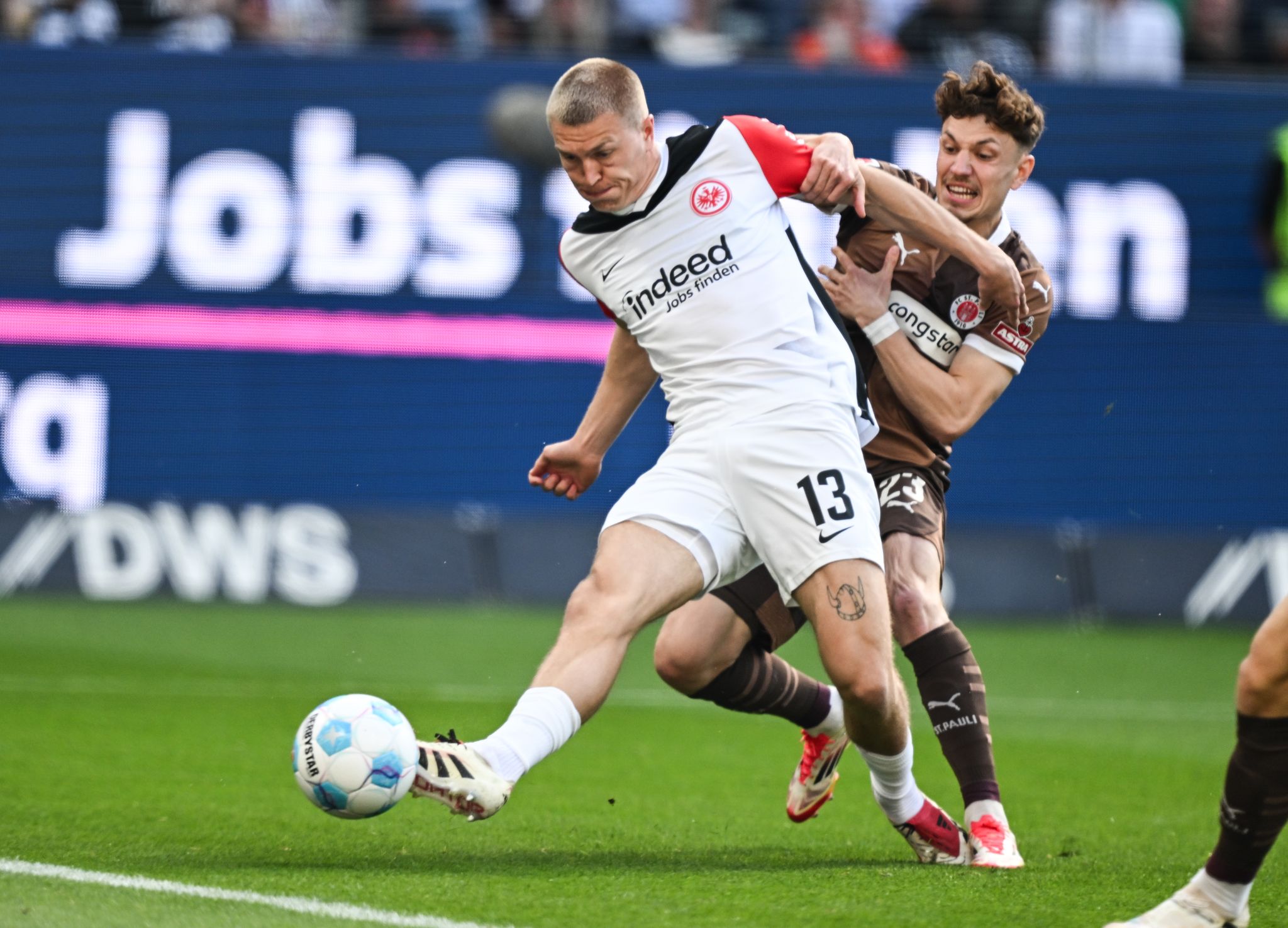 St. Pauli hält Frankfurt auf, Champions-League-Hoffnungen in Gefahr