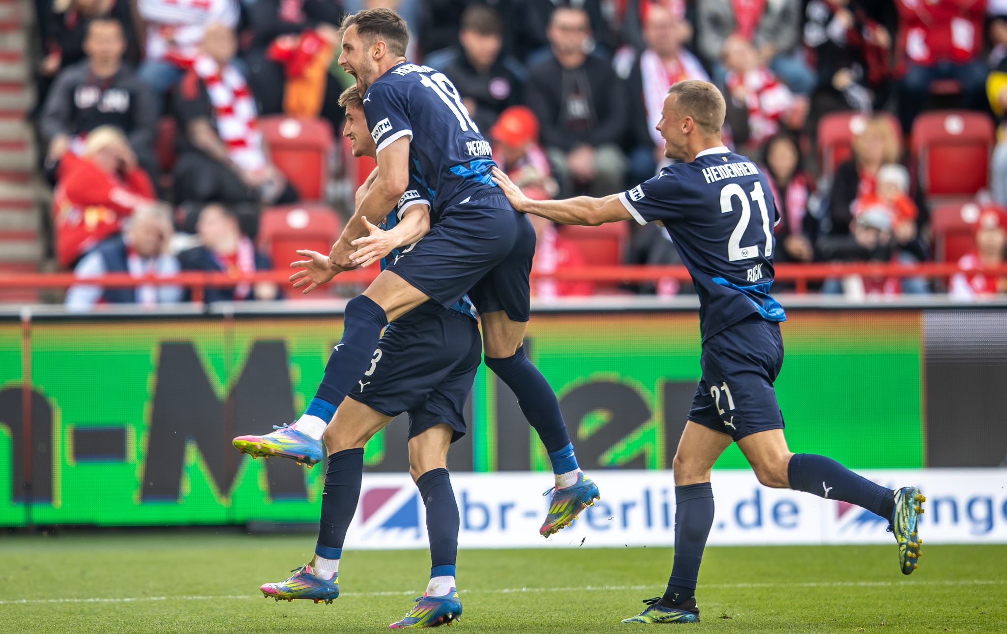 Heidenheim siegt gegen Union Berlin und hofft auf direkten Klassenerhalt
