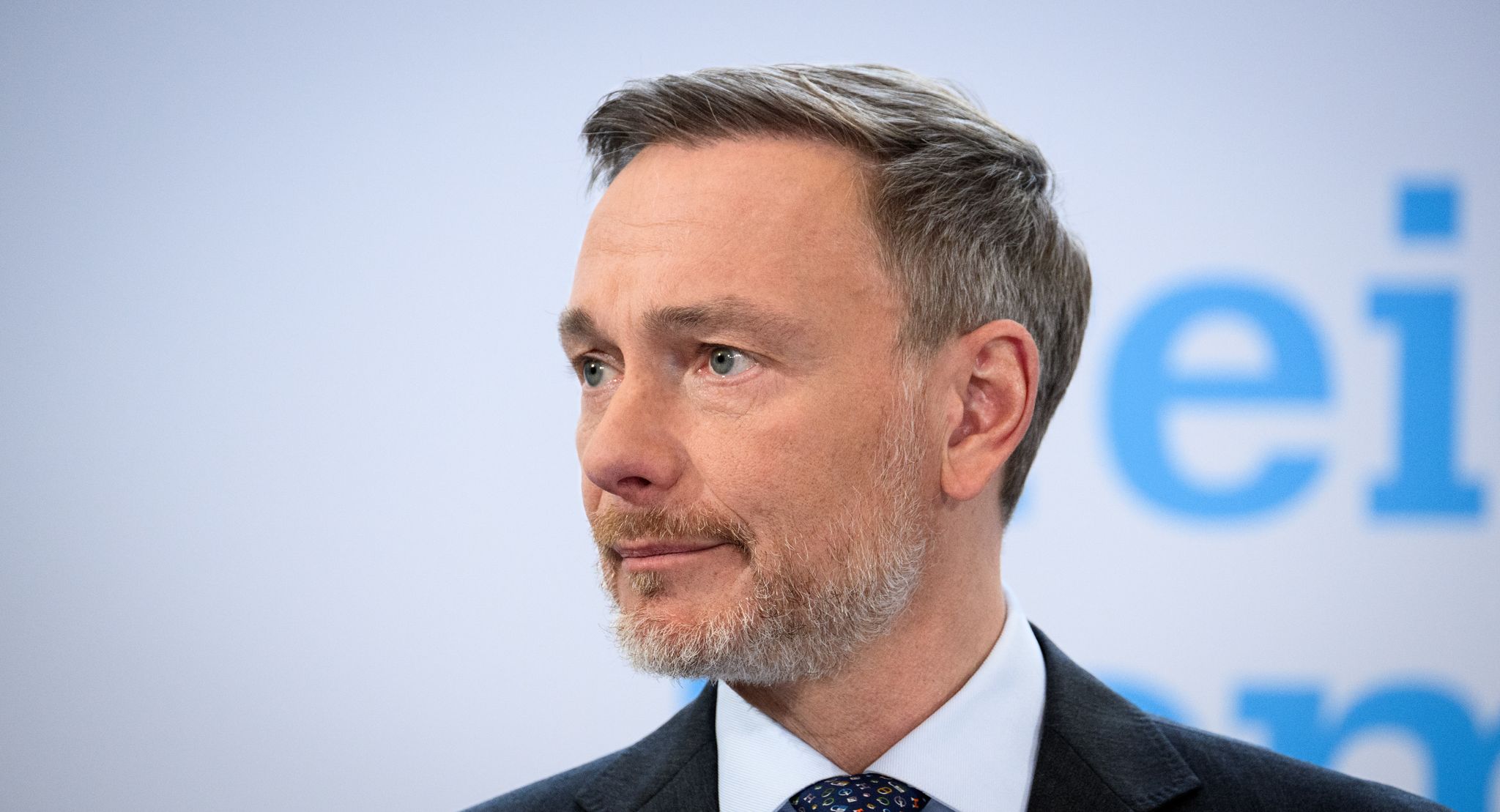 Scholz ruft zu Zusammenhalt unter Demokraten auf