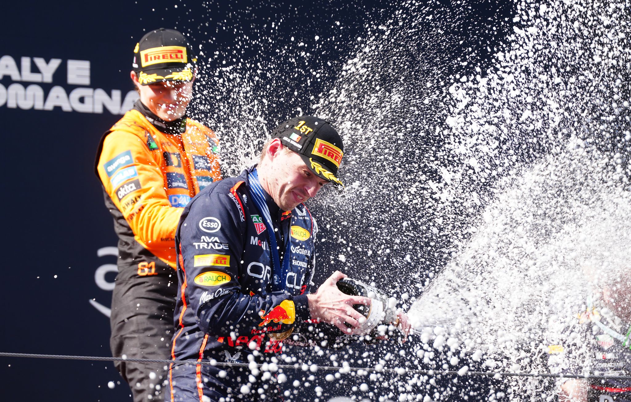 Verstappen triumphiert in Imola, Piastri erleidet Dämpfer