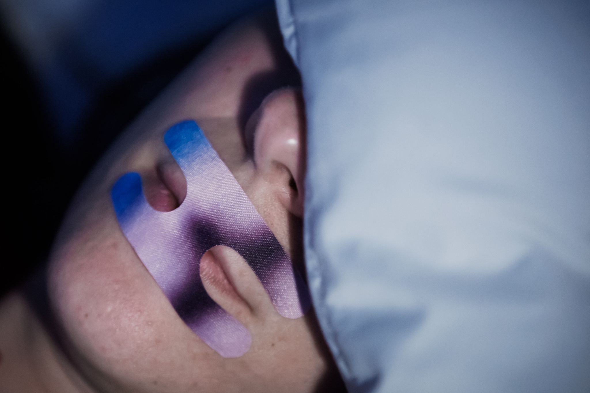 Studie warnt: Mouth Taping birgt Gesundheitsrisiken