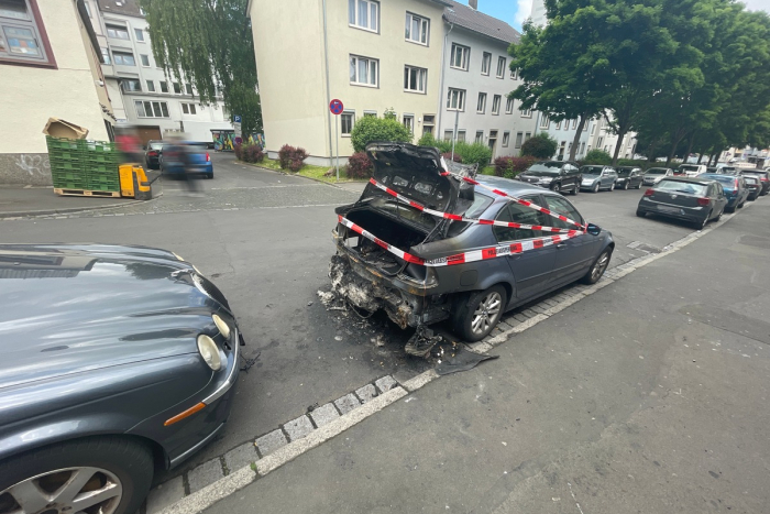Kassel: Nächtlicher BMW-Brand in Schäfergasse