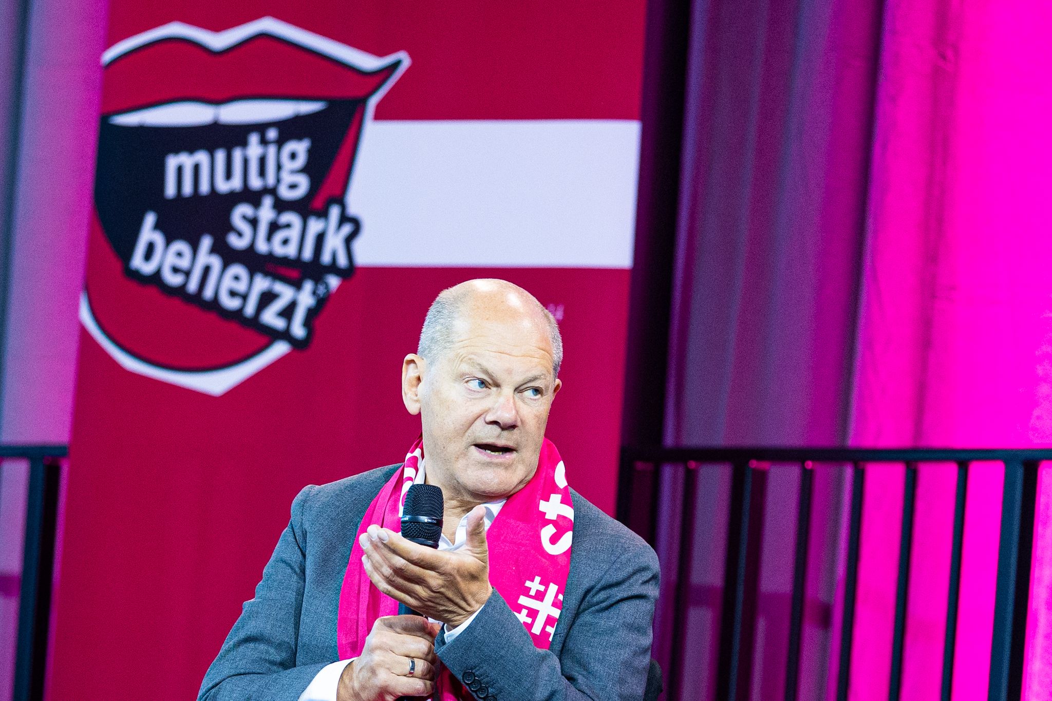 Wie Scholz mit Karl May den Wehrdienst verweigerte