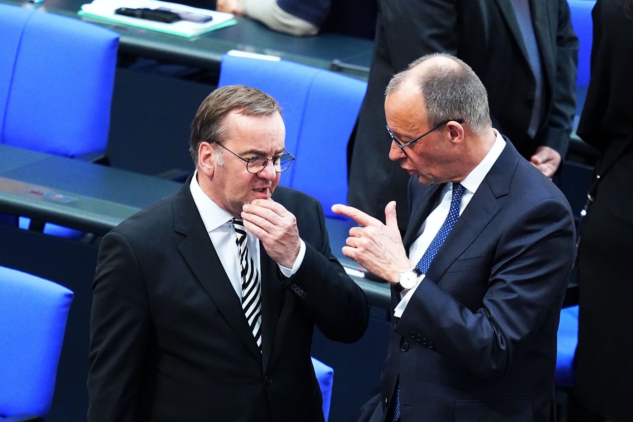Merz und Pistorius bei Aufstellung der Litauen-Brigade