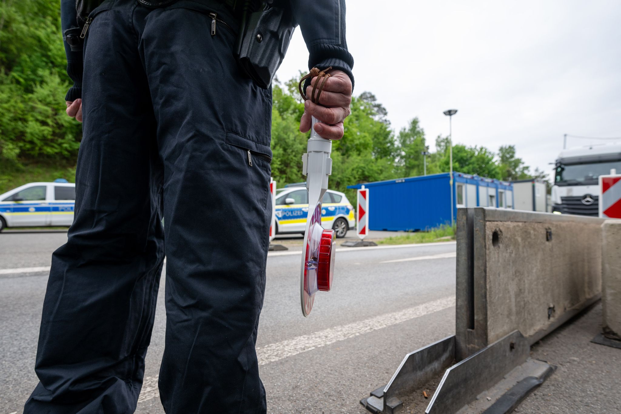 Dobrindt kündigt Zurückweisung auch von Asylsuchenden an