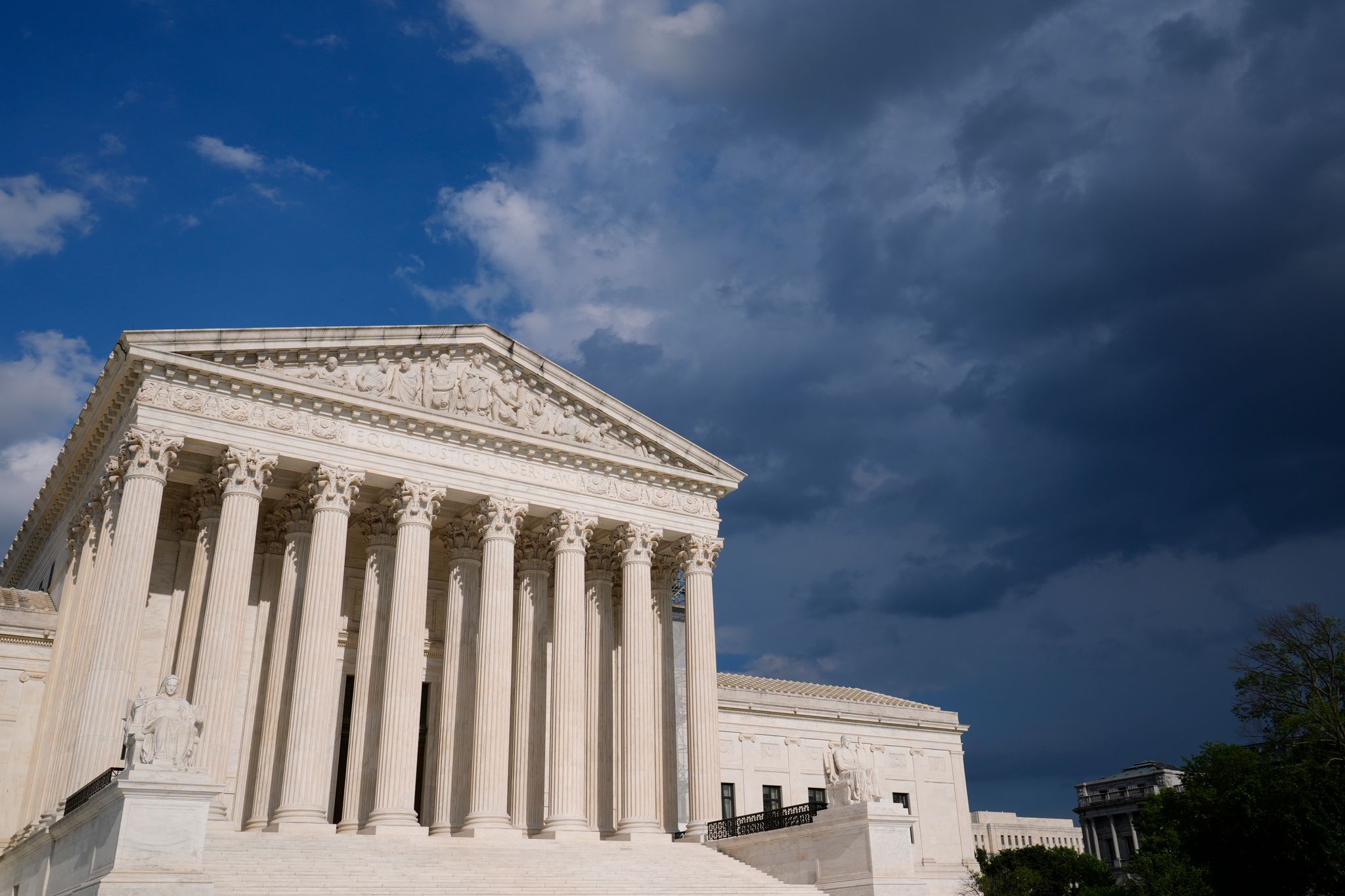 Supreme Court macht Weg für Trans-Verbot beim Militär frei