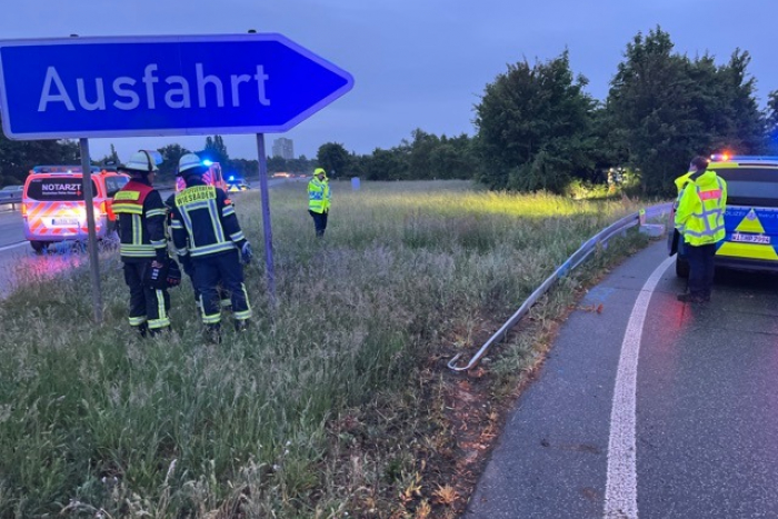 Wiesbaden: Hyundai überschlägt sich auf A 671 bei Hochheim