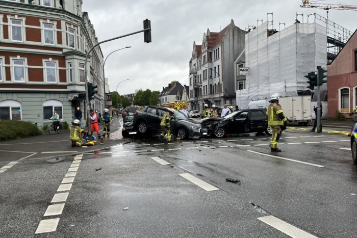 Bremerhaven: Verkehrsunfall im Berufsverkehr, 3 PKW beteiligt