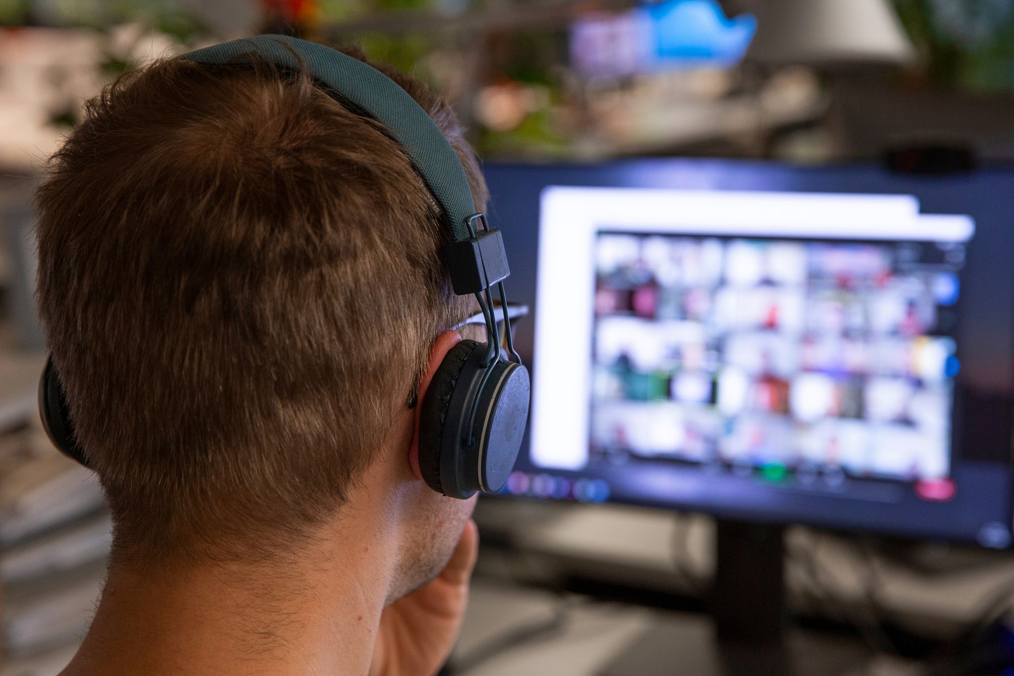 Stress bei Videokonferenzen: Wer leidet am meisten?