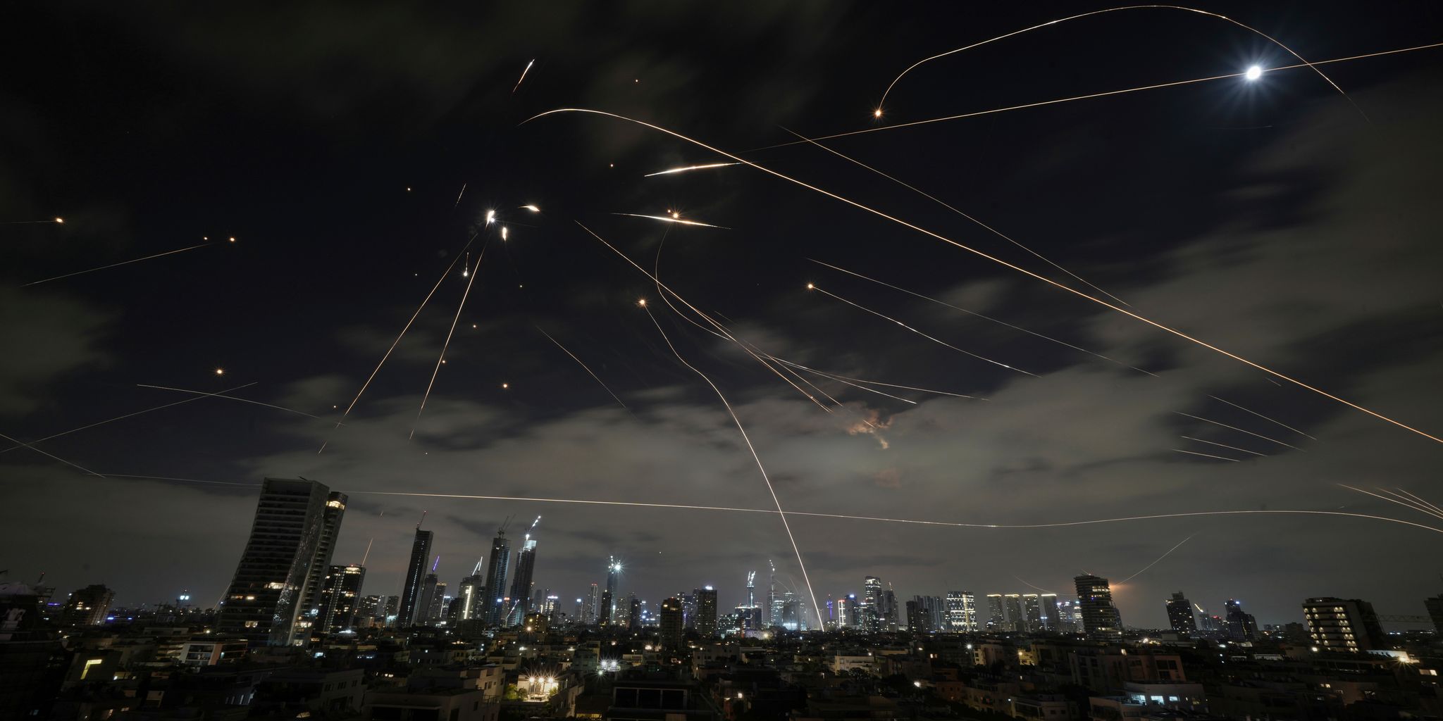 Schläge gegen Irans Machtapparat – Raketen auf Israel
