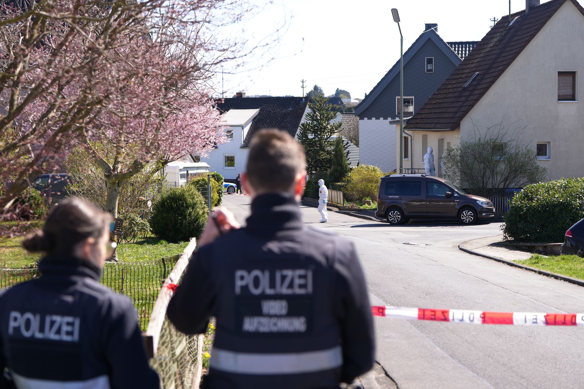 Dreifachmord im Westerwald: Polizei prüft Spuren im Netz