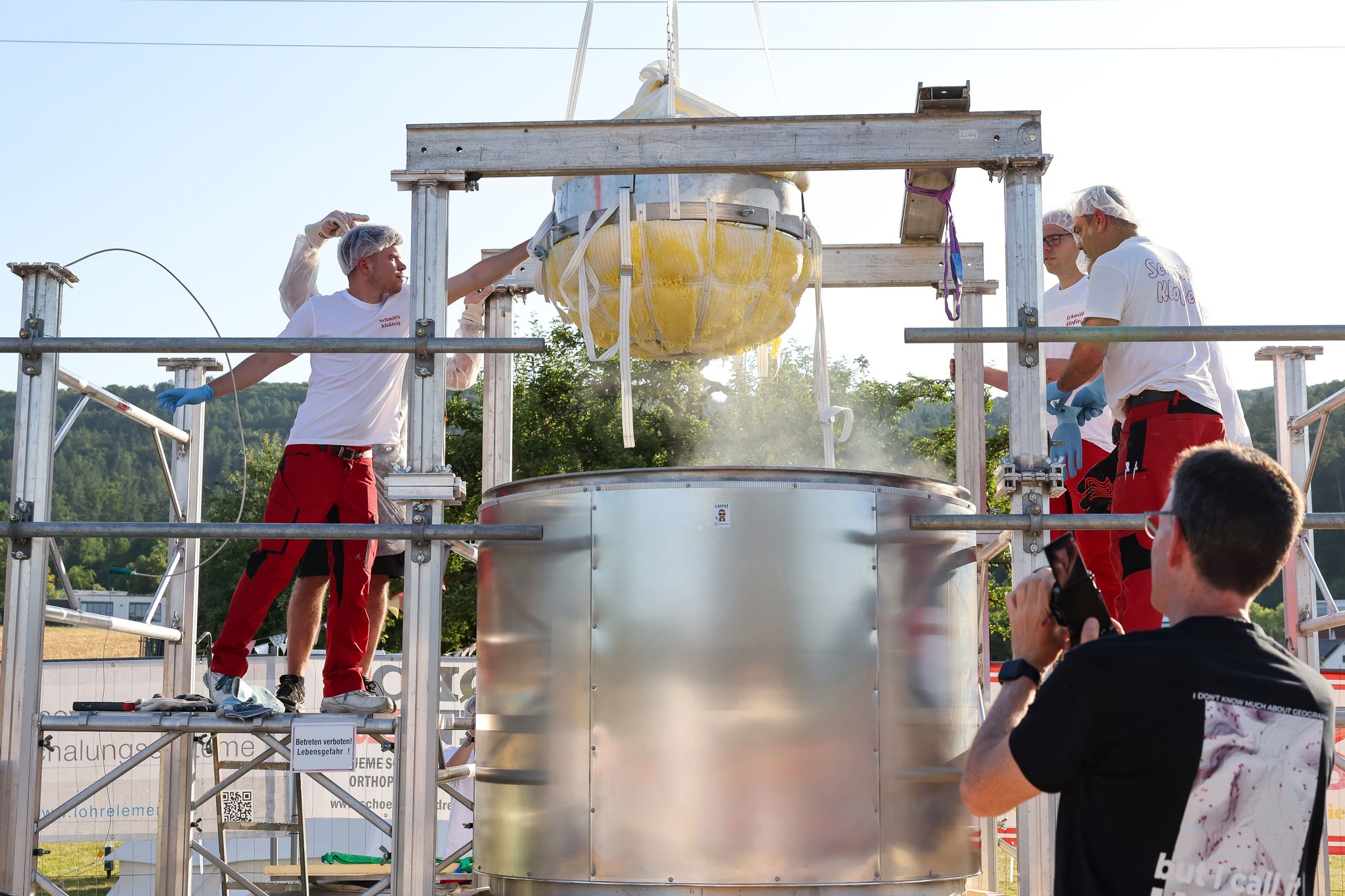 465 Kilogramm schwerer Kartoffelkloß gekocht in Wombach