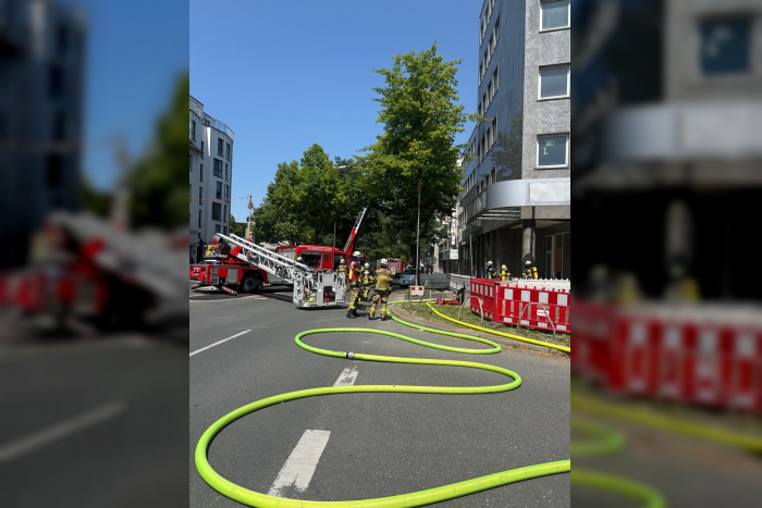 Essen: Brand in leerstehendem Bürogebäude, Menschenrettung eingeleitet