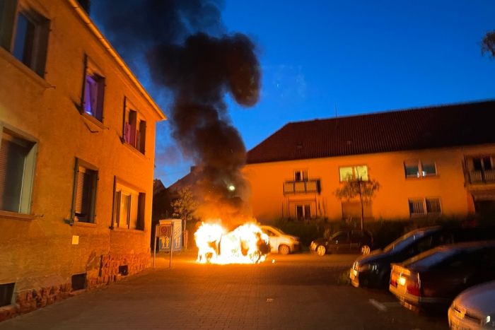 Kaiserslautern: Fahrzeugbrand