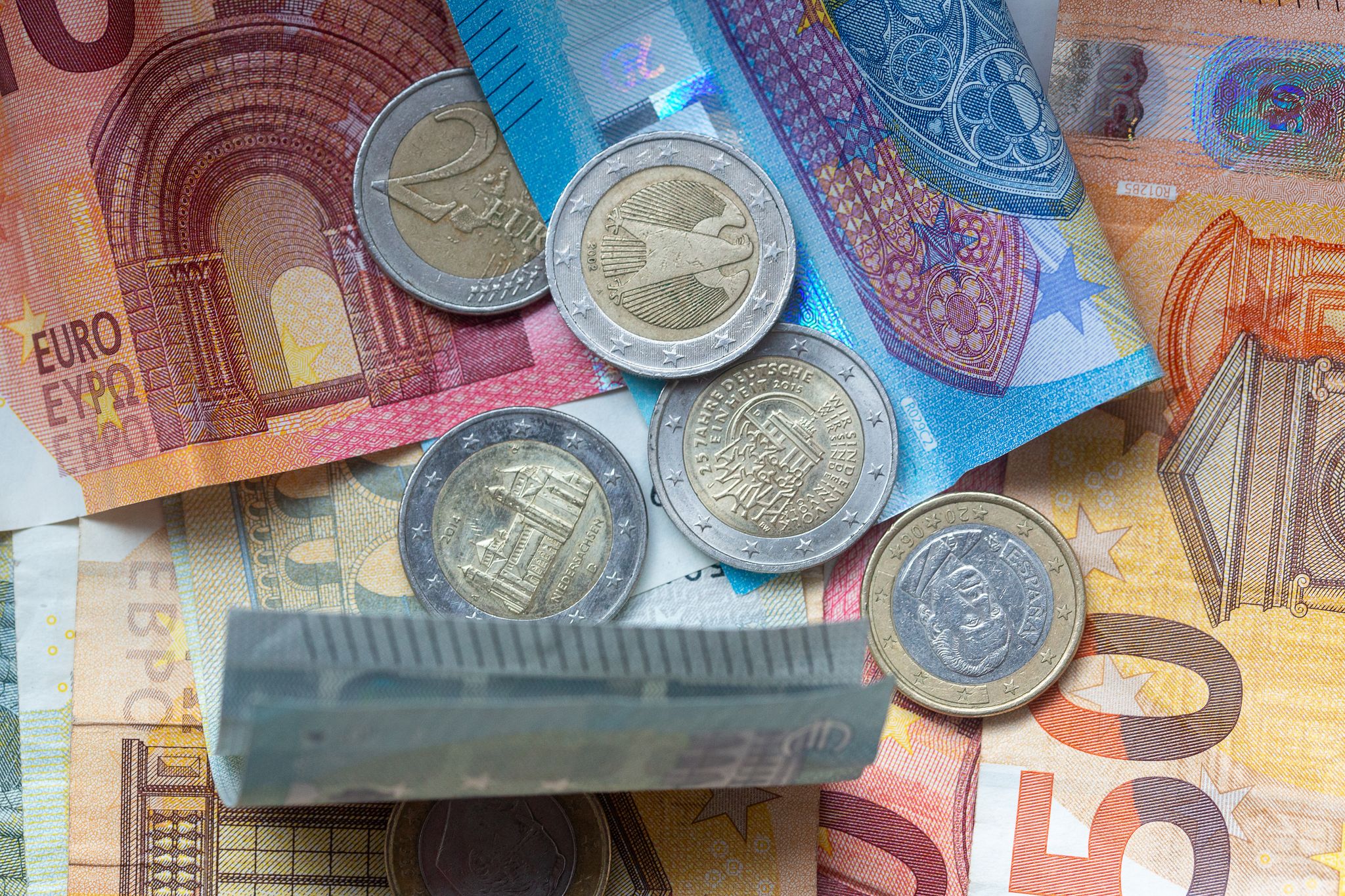 Bulgarien auf dem Weg zum Euro,Die Europäische Kommission bestätigt die Einführung des Euro in Bulgarien ab 2026. Trotz Protesten wird die Wirtschaft gestärkt.