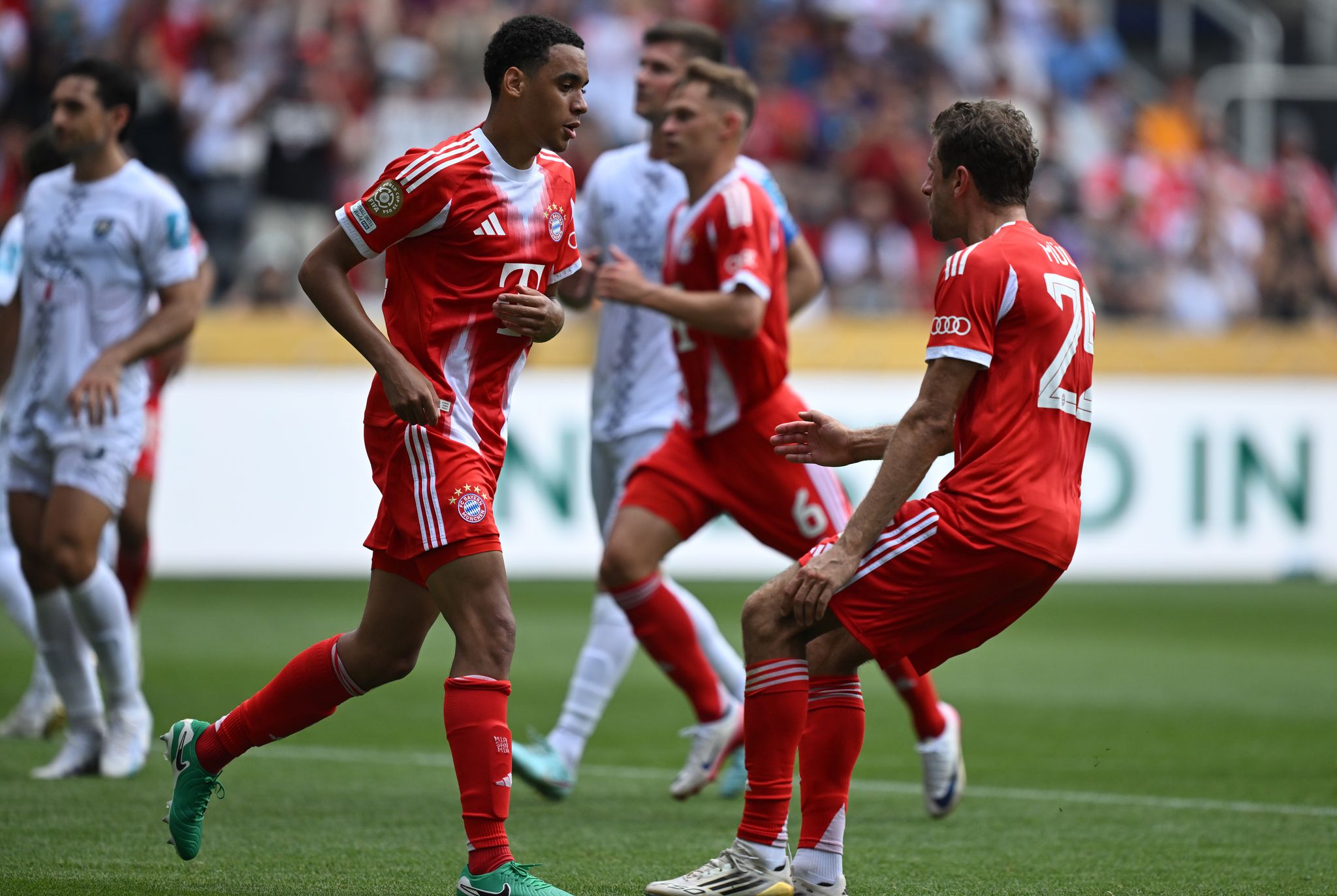 10:0: Bayern starten WM-Mission mit Torfestival