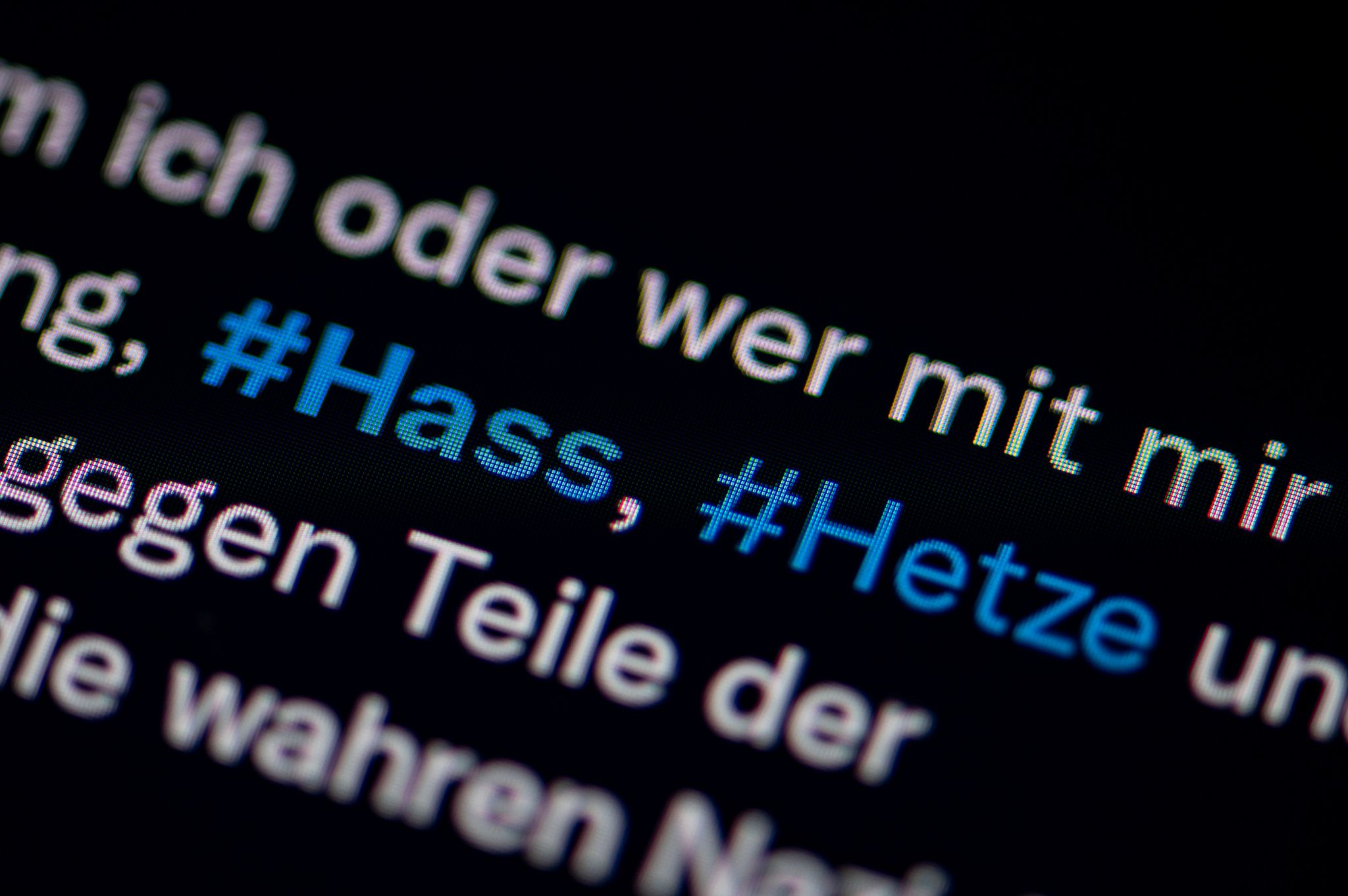 Aktionstag gegen Hass und Hetze im Netz: Polizei durchsucht Dutzende Wohnungen