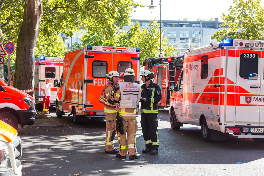 Horror-Unfall bei Köln: Auto erfasst Kindergruppe – mehrere Verletzte!