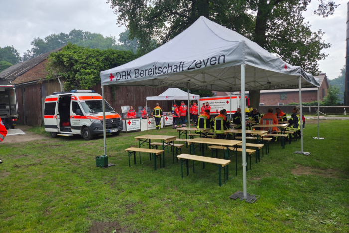 Feuerwehreinsatz in Ostereistedt: Lagerhalle in Vollbrand