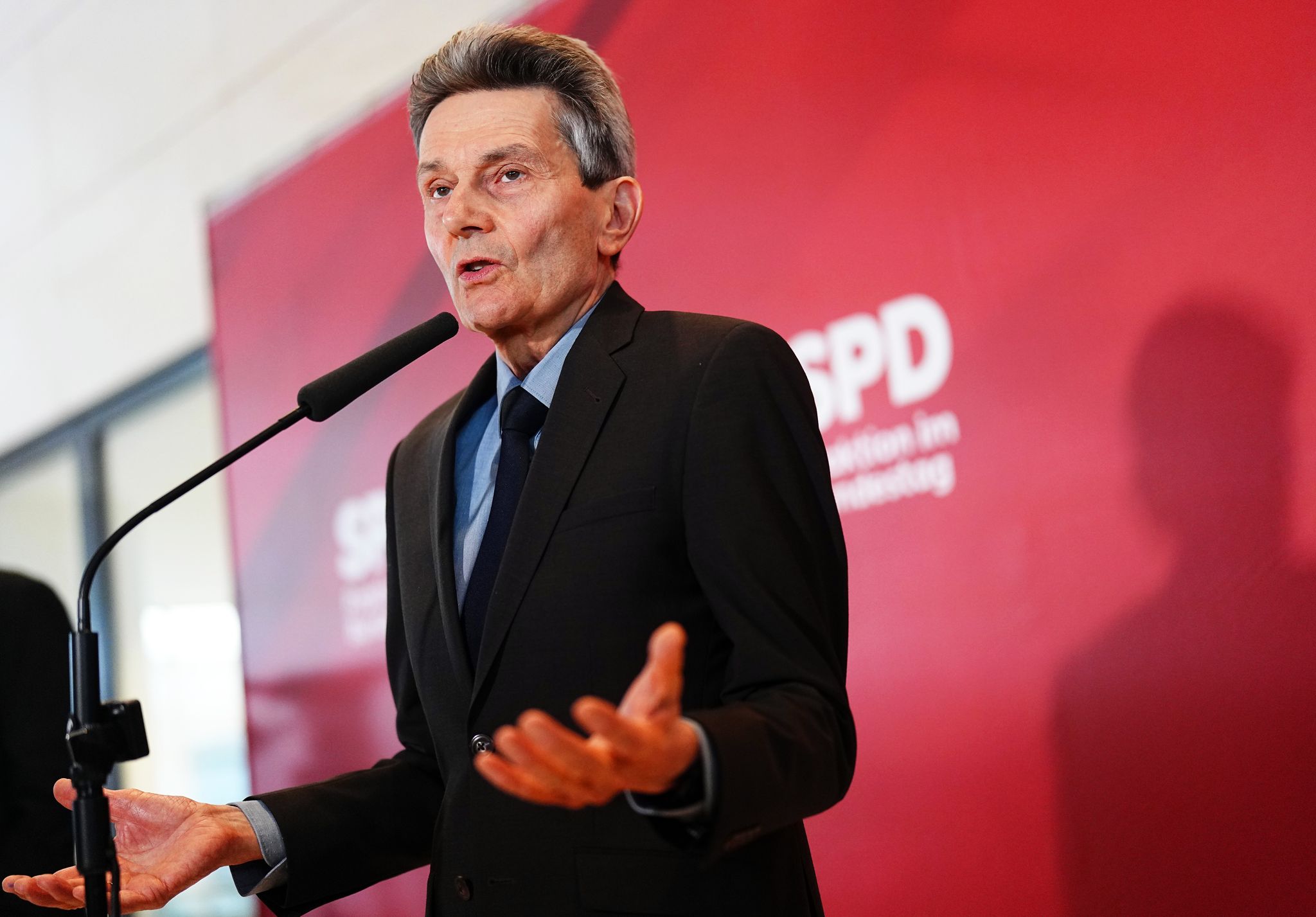 SPD-Politiker gegen Sicherheitspolitik der Bundesregierung