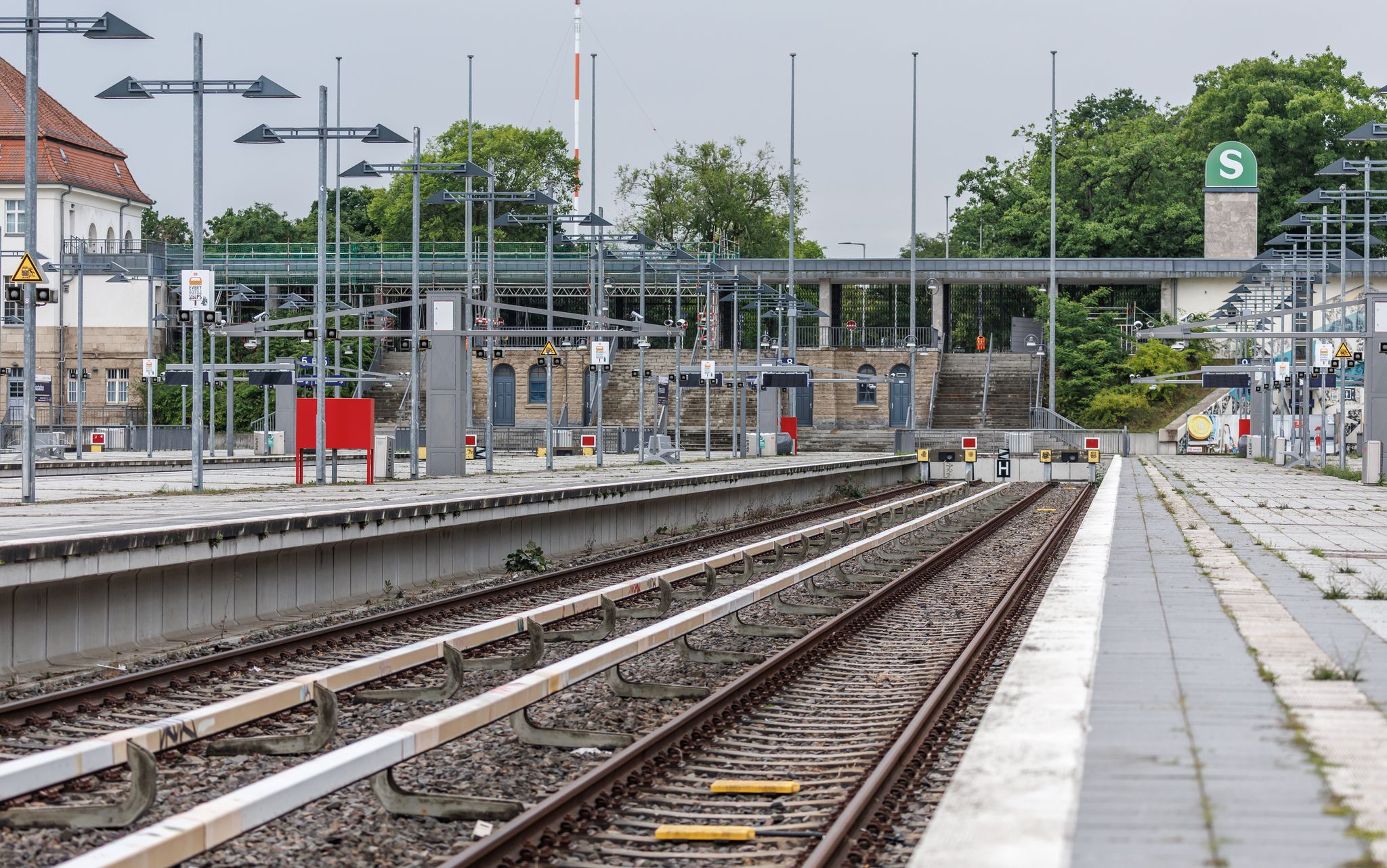 Sturmböen legen Zugverkehr in Berlin lahm