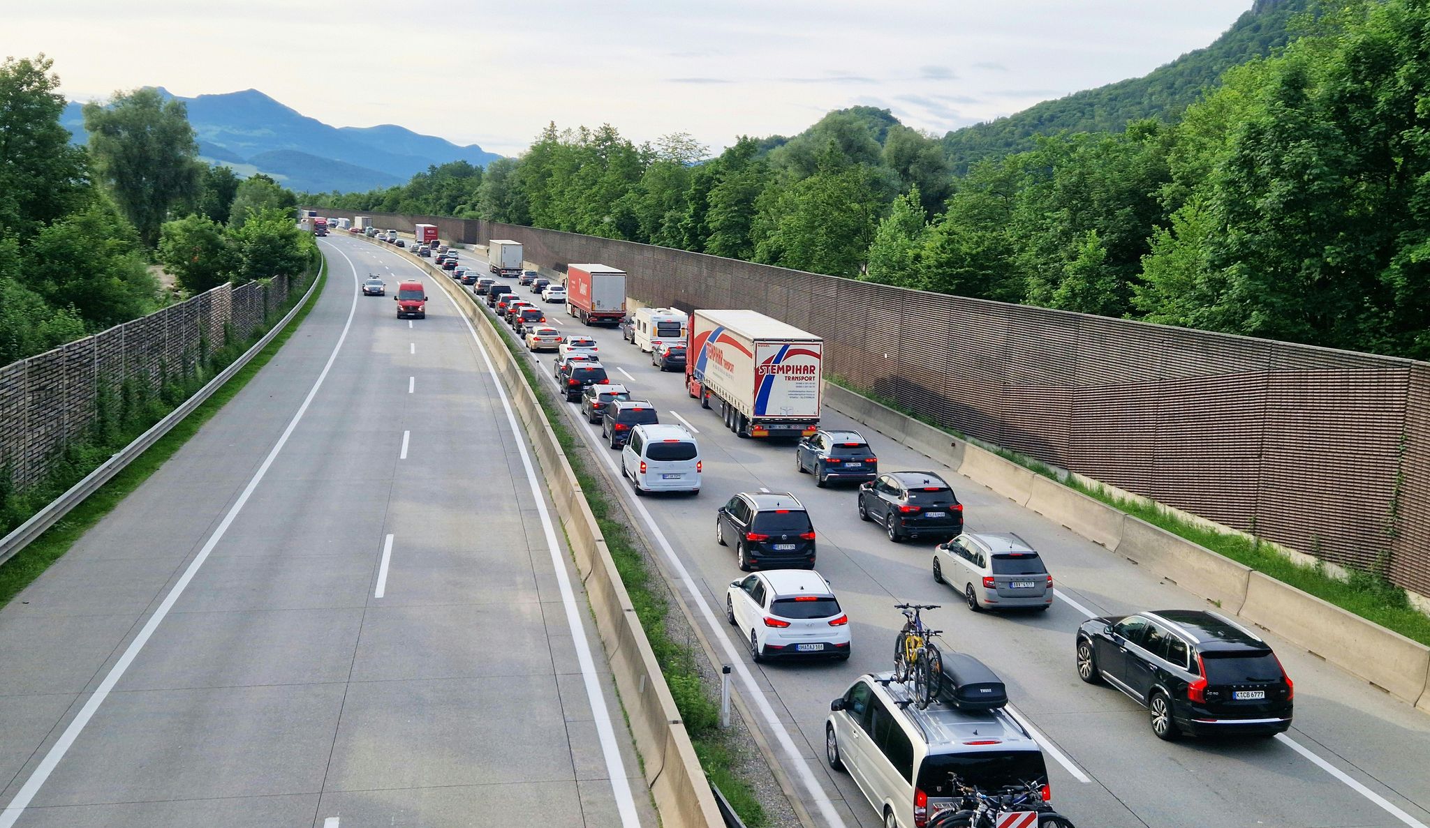 45 Kilometer Pfingst-Stau auf Österreichs Tauernautobahn