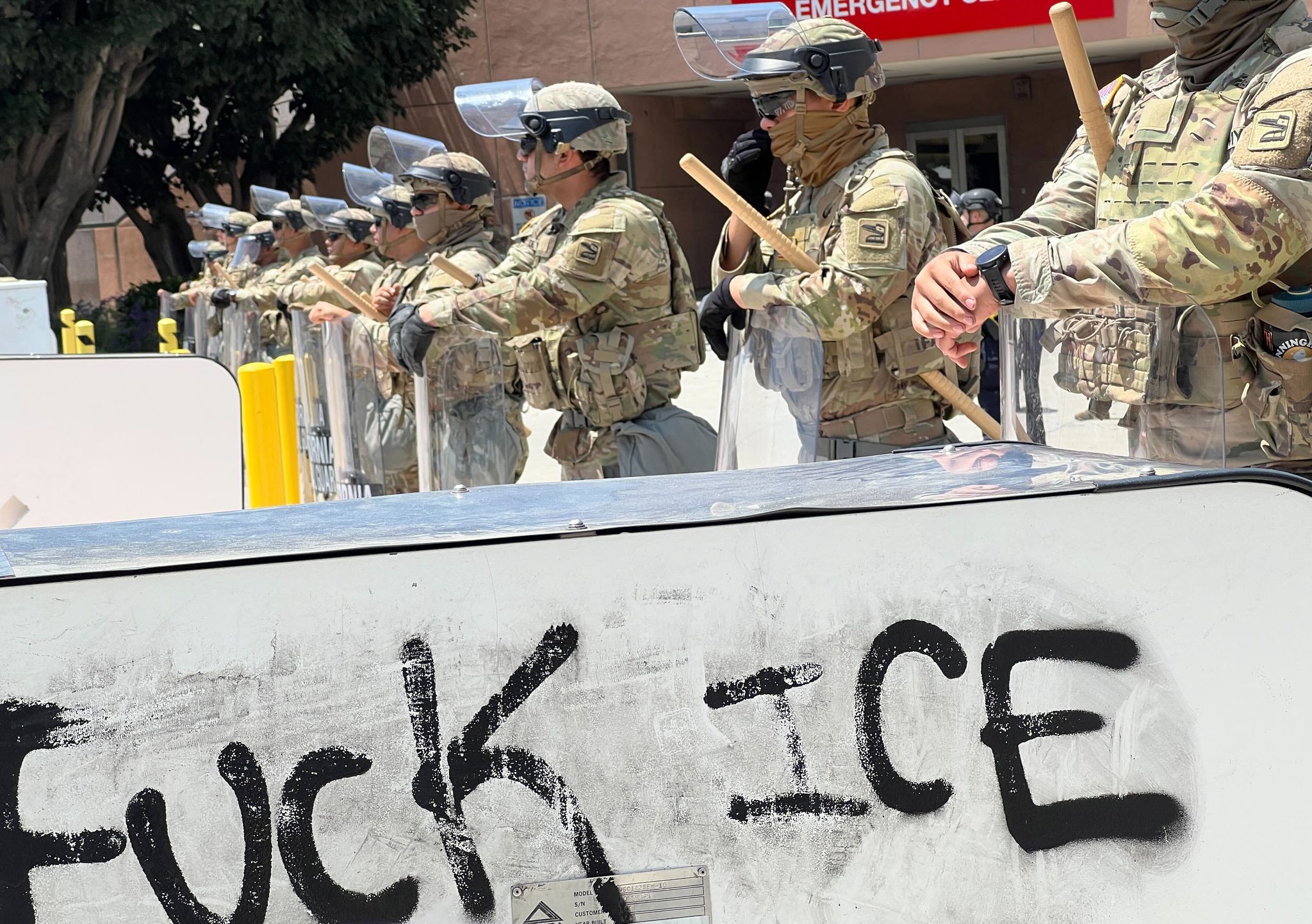 Los Angeles: Nationalgarde vor Bundesgefängnis aufmarschiert