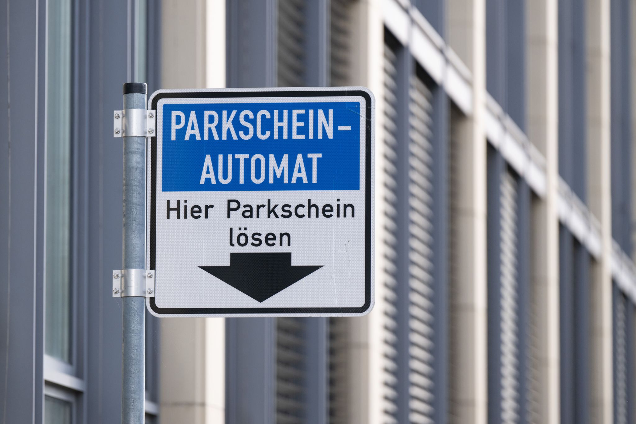 Neue Betrugsmasche: Gefälschte QR-Codes an Parkscheinautomaten