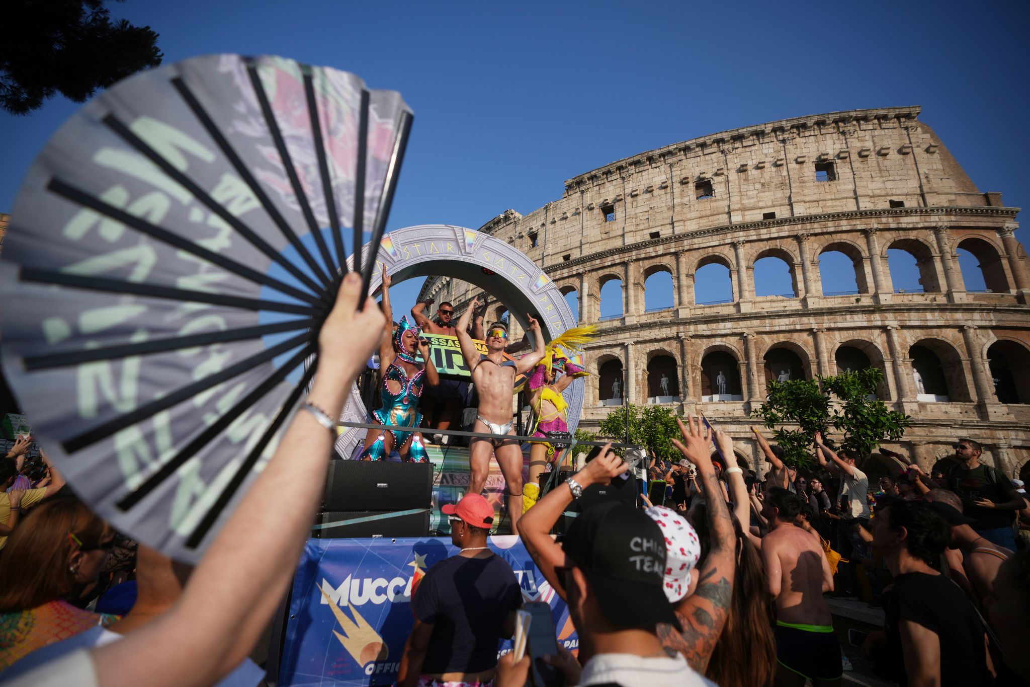 Hitze, Musik, Politik: Tausende feiern Pride-Parade in Rom