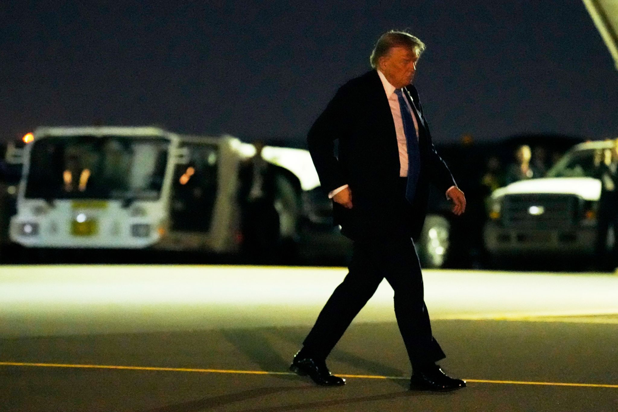 Trump kanzelt Macron ab: Abreise nicht wegen Waffenruhe