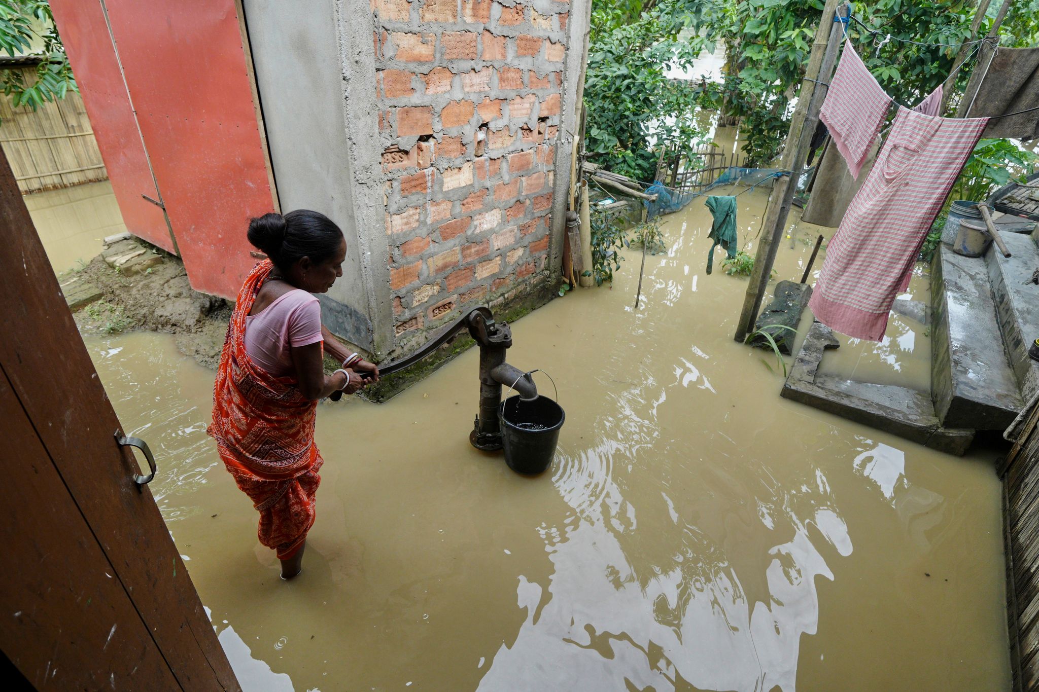 Über 30 Tote in Indien bei Überflutungen und Erdrutschen