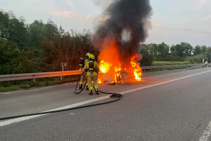 Alpen: Einsatzreicher Abend auf der Autobahn A57