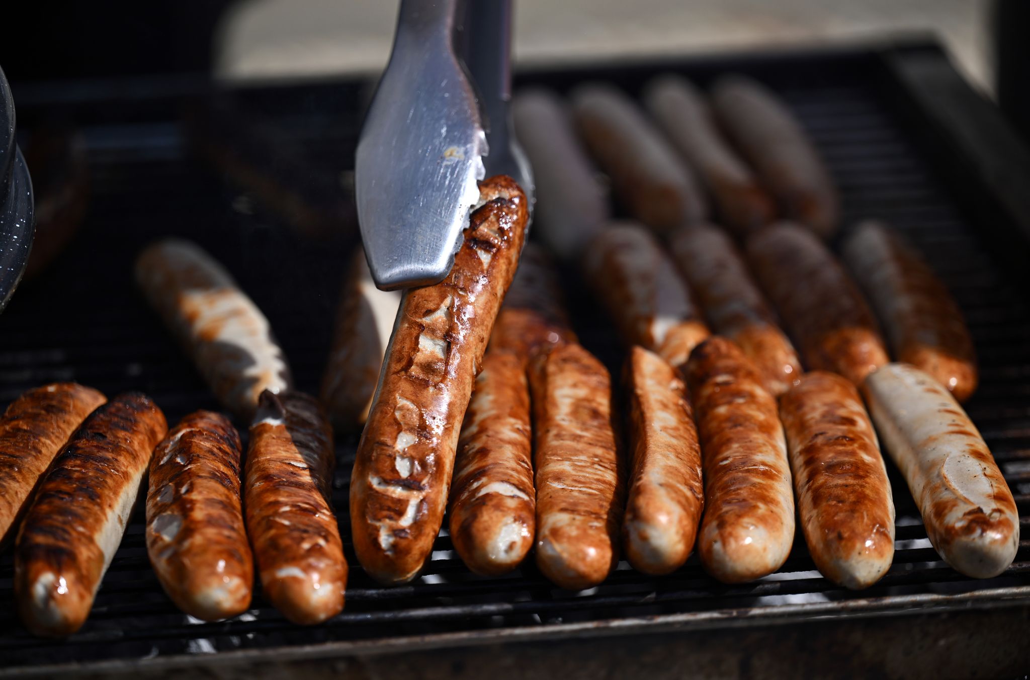 Deutsche bleiben beim Grillen trotz Klimawandel traditionsbewusst