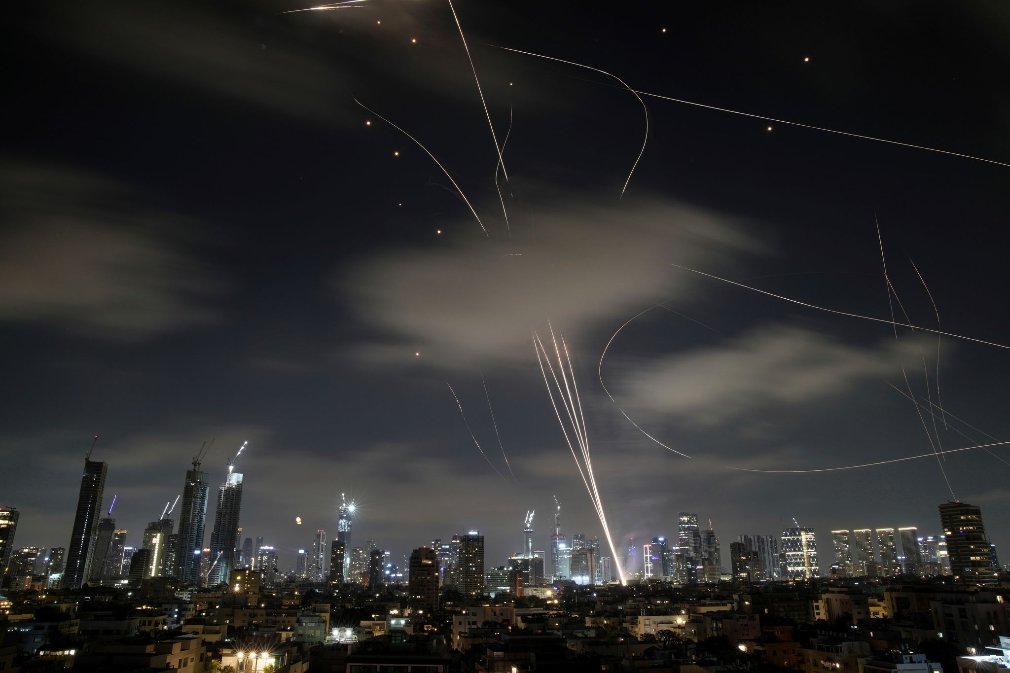 Nach Raketen aus Iran: Israels Militär greift Teheran an