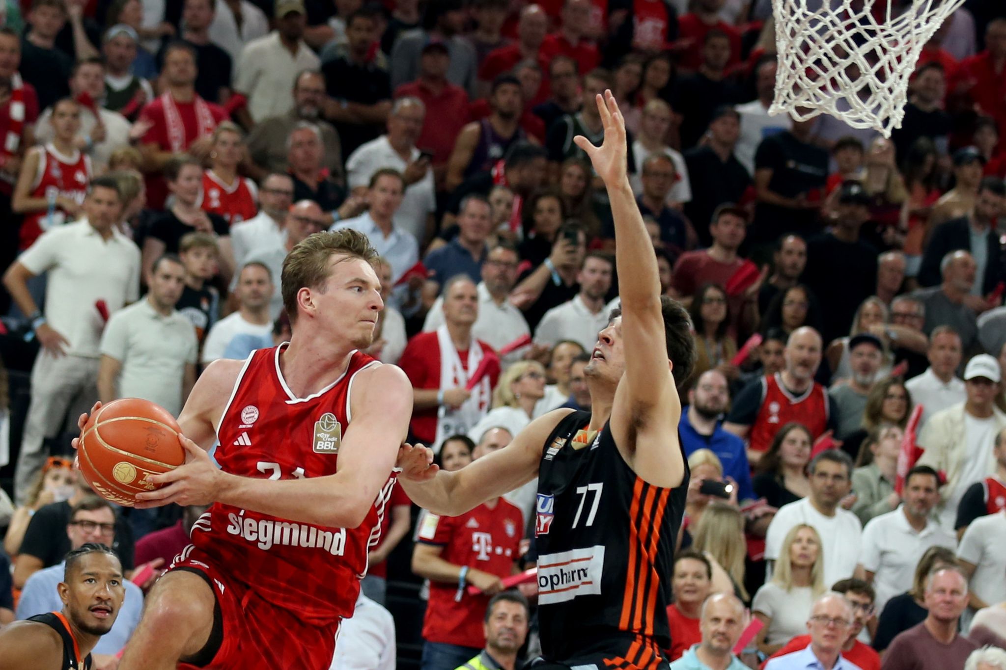 FC Bayern verteidigt Meistertitel gegen ratiopharm Ulm in dramatischem Finale