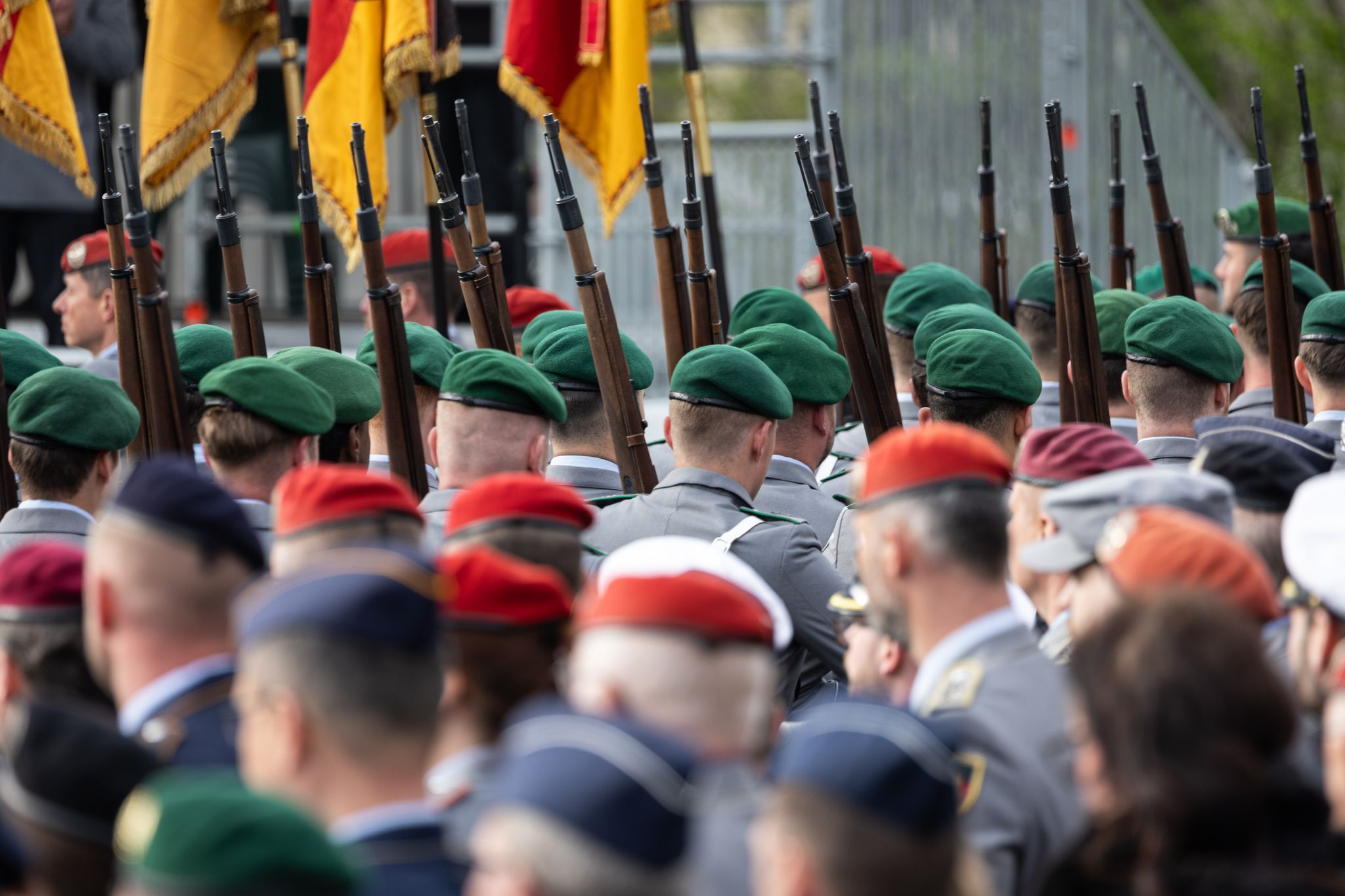 Union erhöht Druck bei Wehrpflicht – Mehrheit dafür
