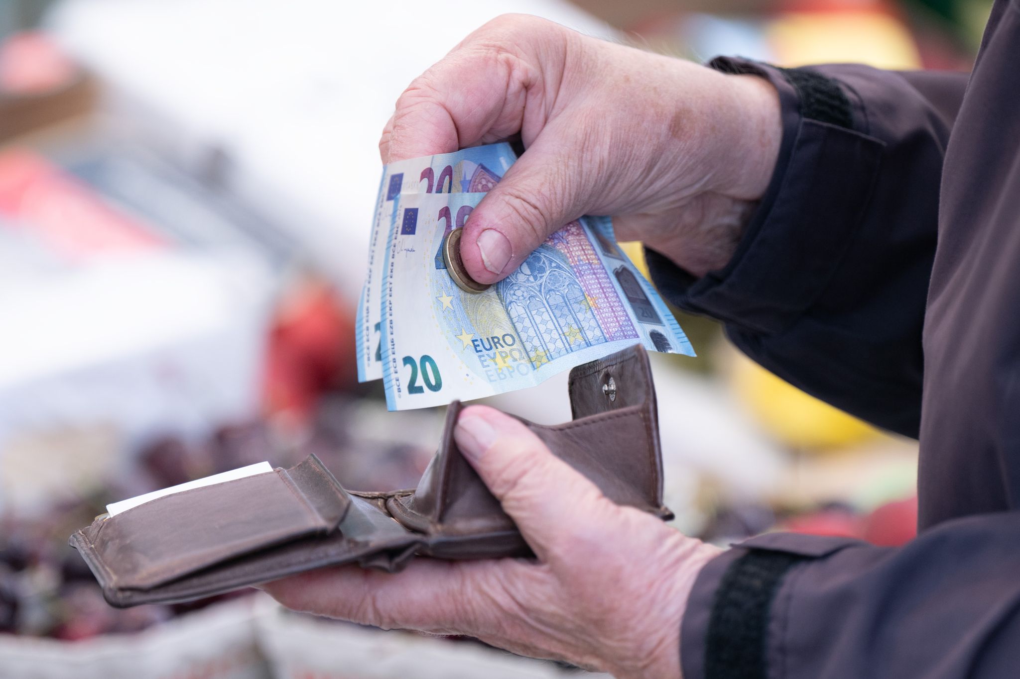Stärkere Frauen in der Krise: Weniger Dispokredite und bessere Finanzplanung