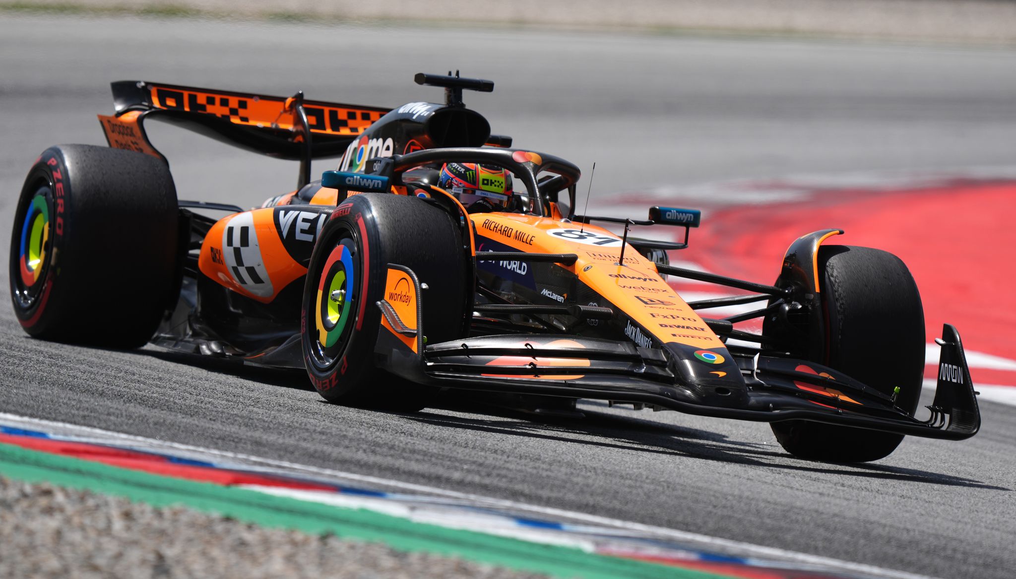 Rammstoß von wütendem Verstappen – Piastri siegt