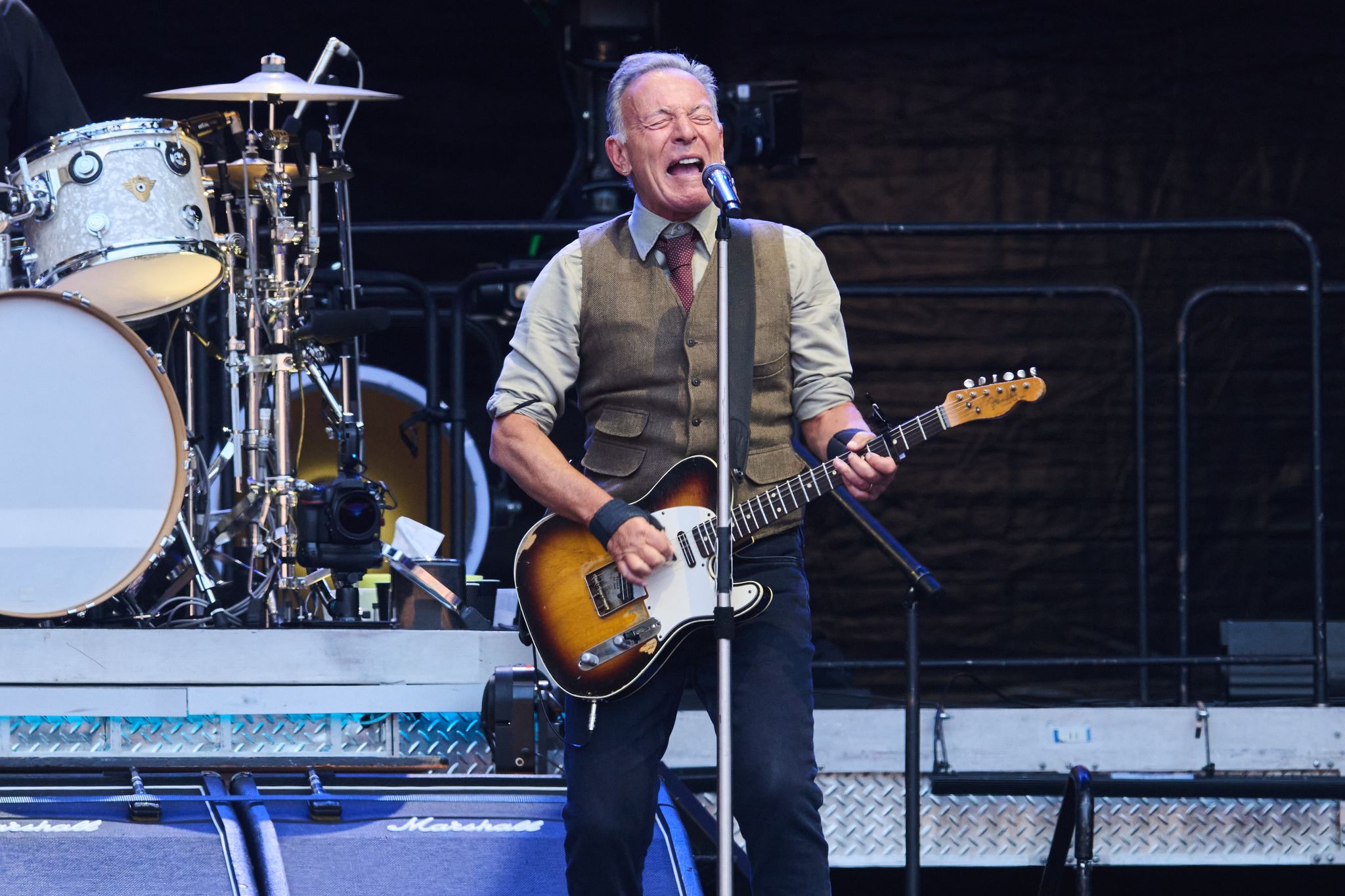 Metallteil fällt bei Bruce Springsteen Konzert von der Decke – Mehrere Verletzte