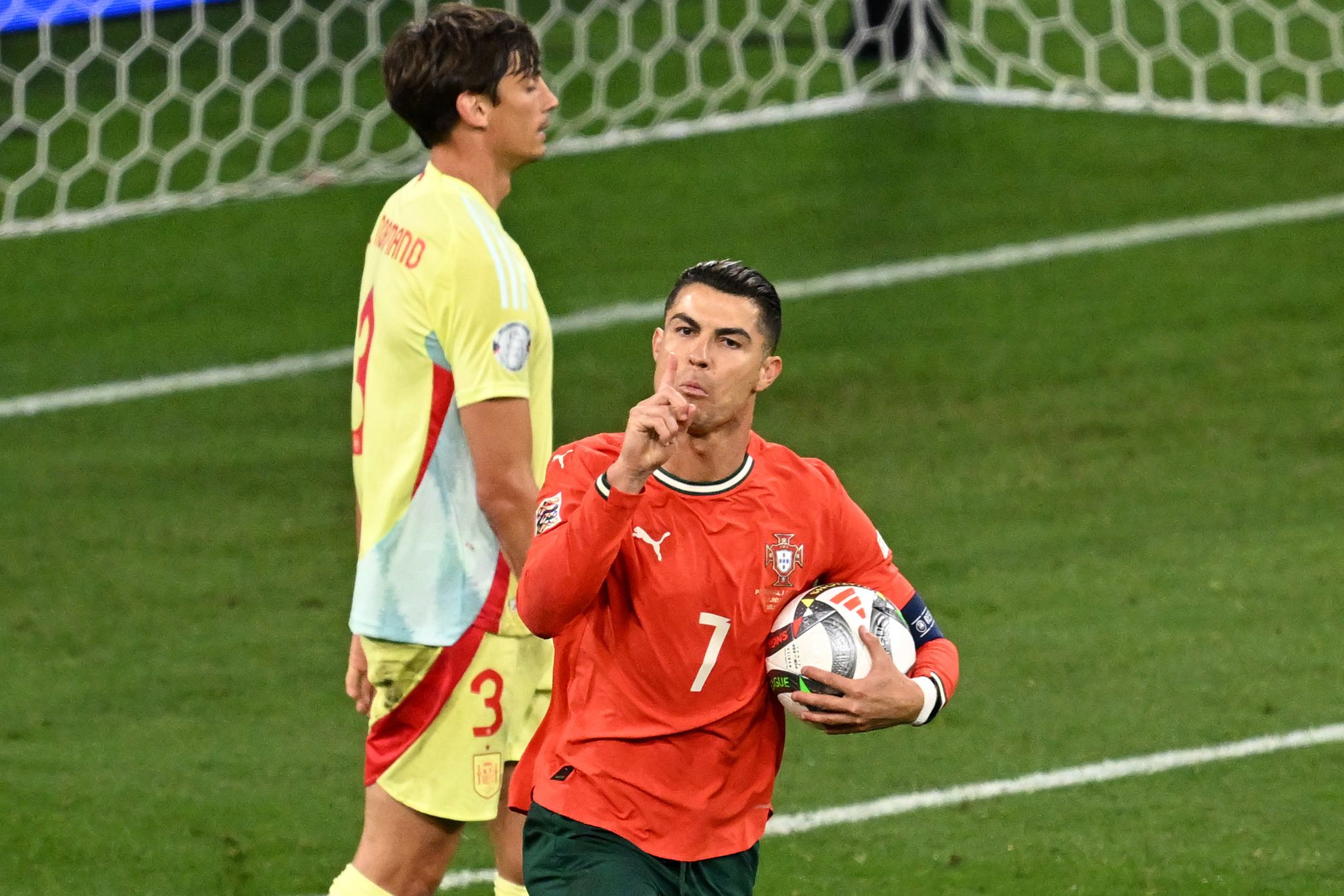 Ronaldo trifft und feiert Titel – Portugal besiegt Spanien