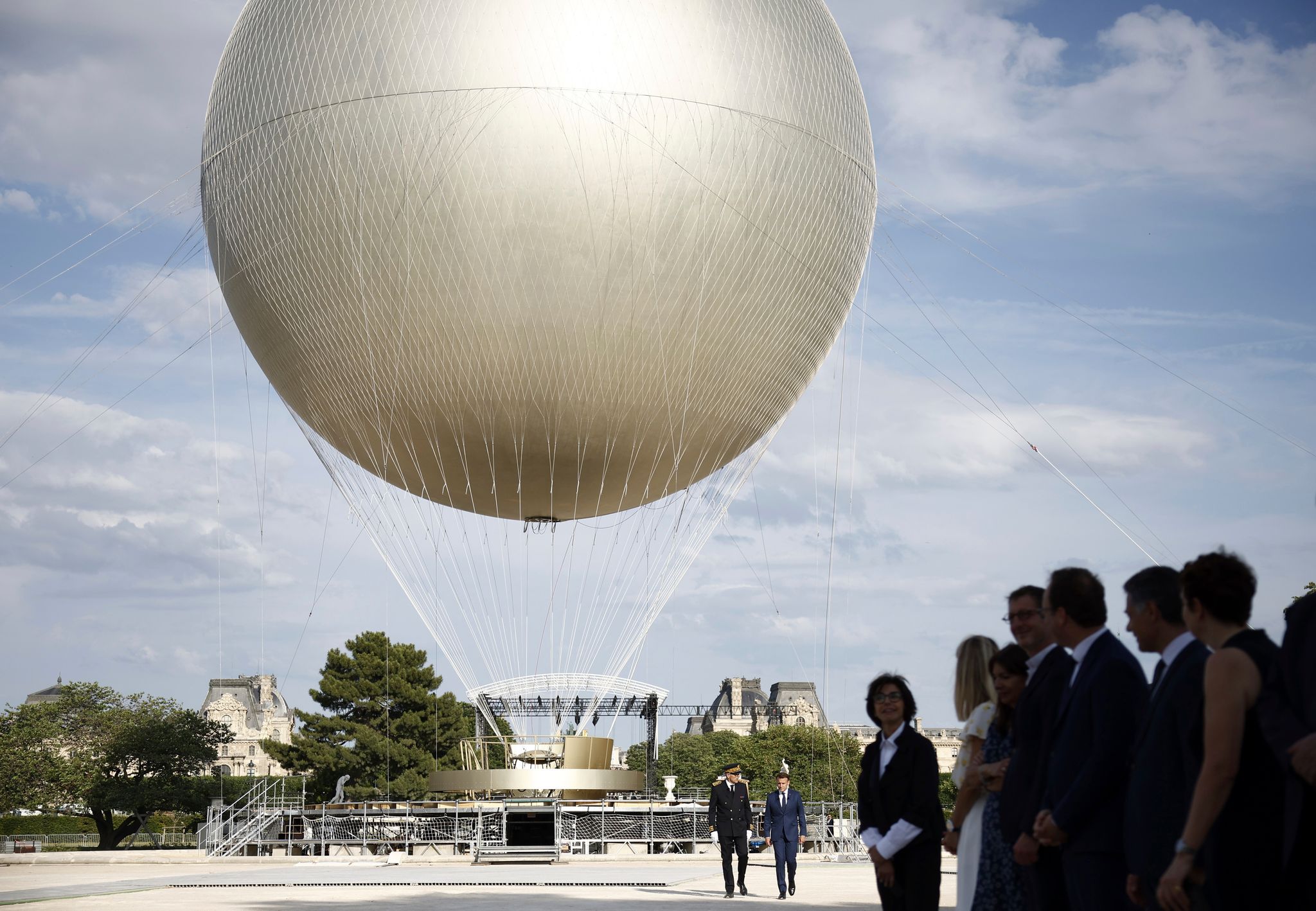 Olympischer Ballon in Paris steigt wieder auf