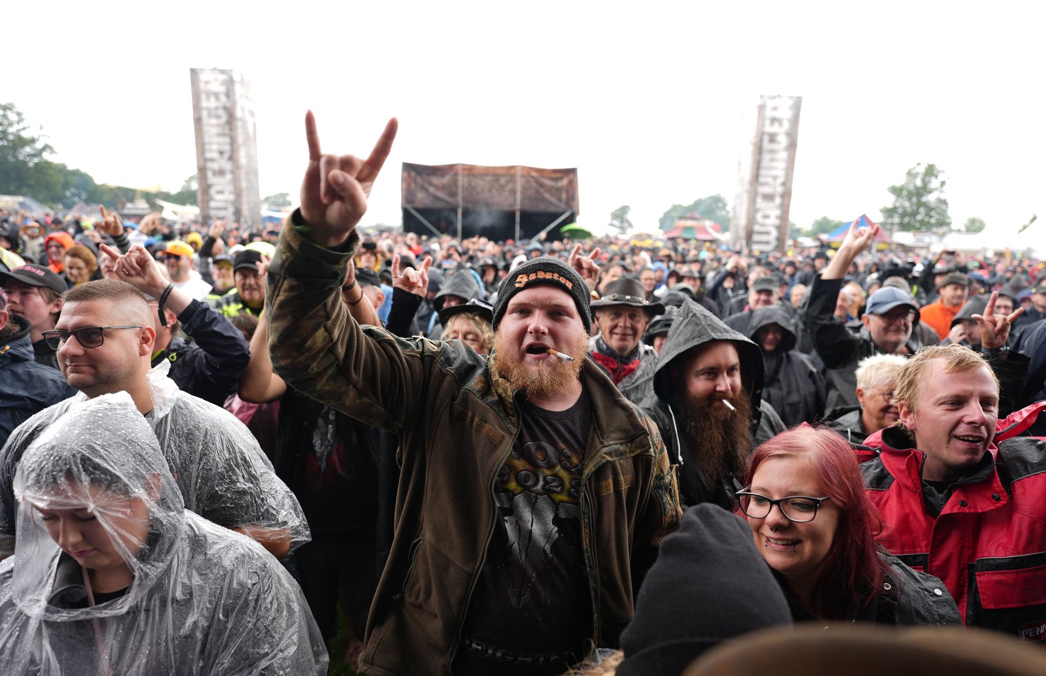 Wacken Open Air: Heavy-Metal-Fans trotzen Regen und Schlamm