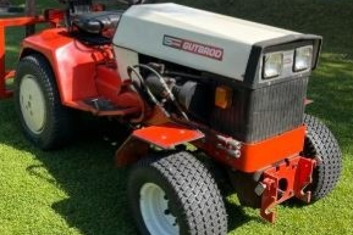 Traktor gestohlen, Die Polizei sucht Zeugen für den Diebstahl eines Gutbrod DA 2600 Traktors von einem Wochenendgrundstück in Marpingen – Alsweiler.