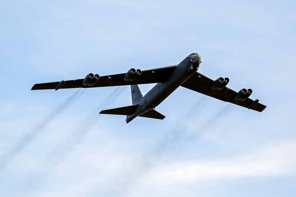 Beinahe-Katastrophe am Himmel: Linienflug muss B-52-Bomber in letzter Sekunde ausweichen